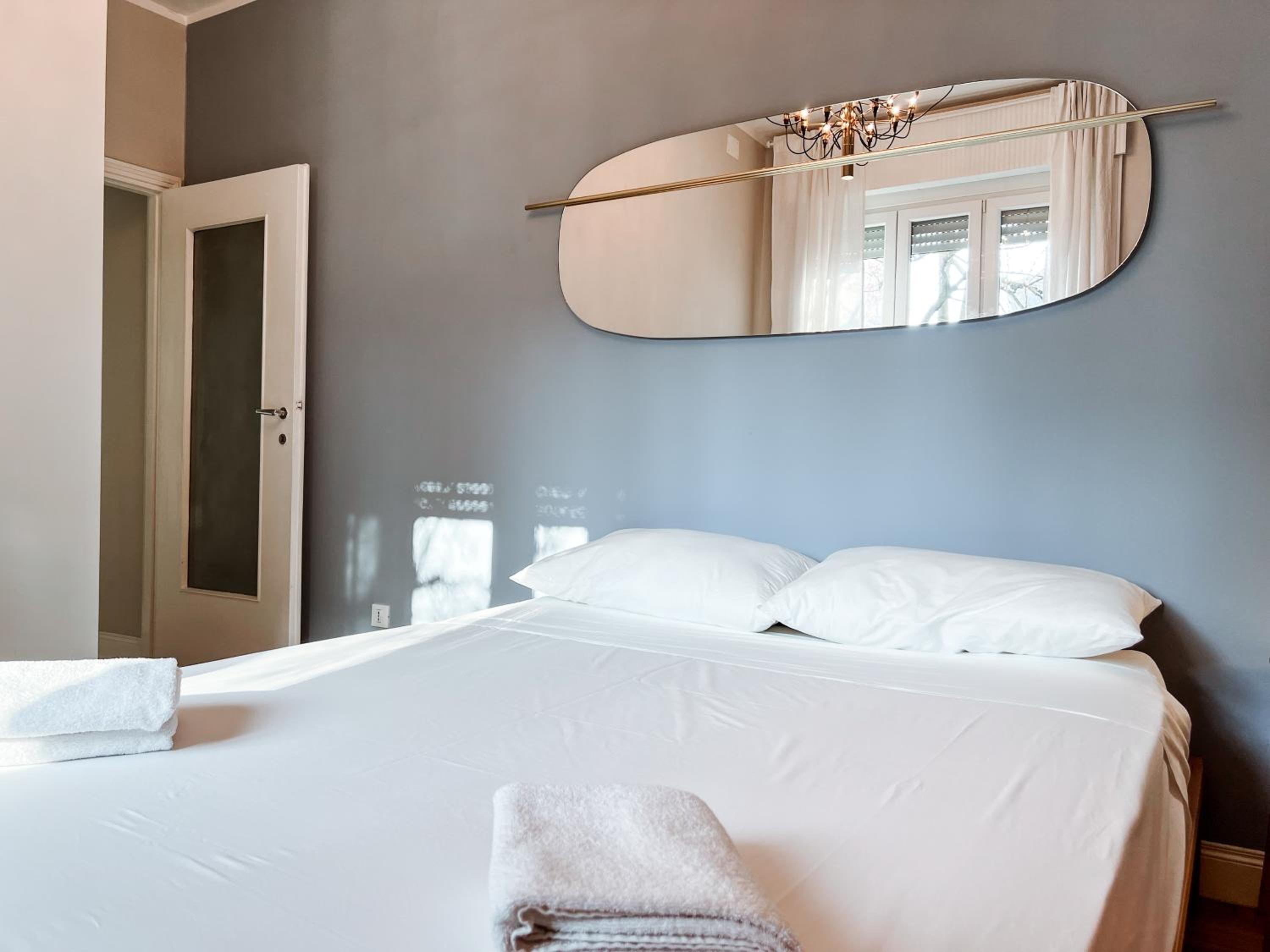 Isola Trendy Retreat - Large Flat, Milan