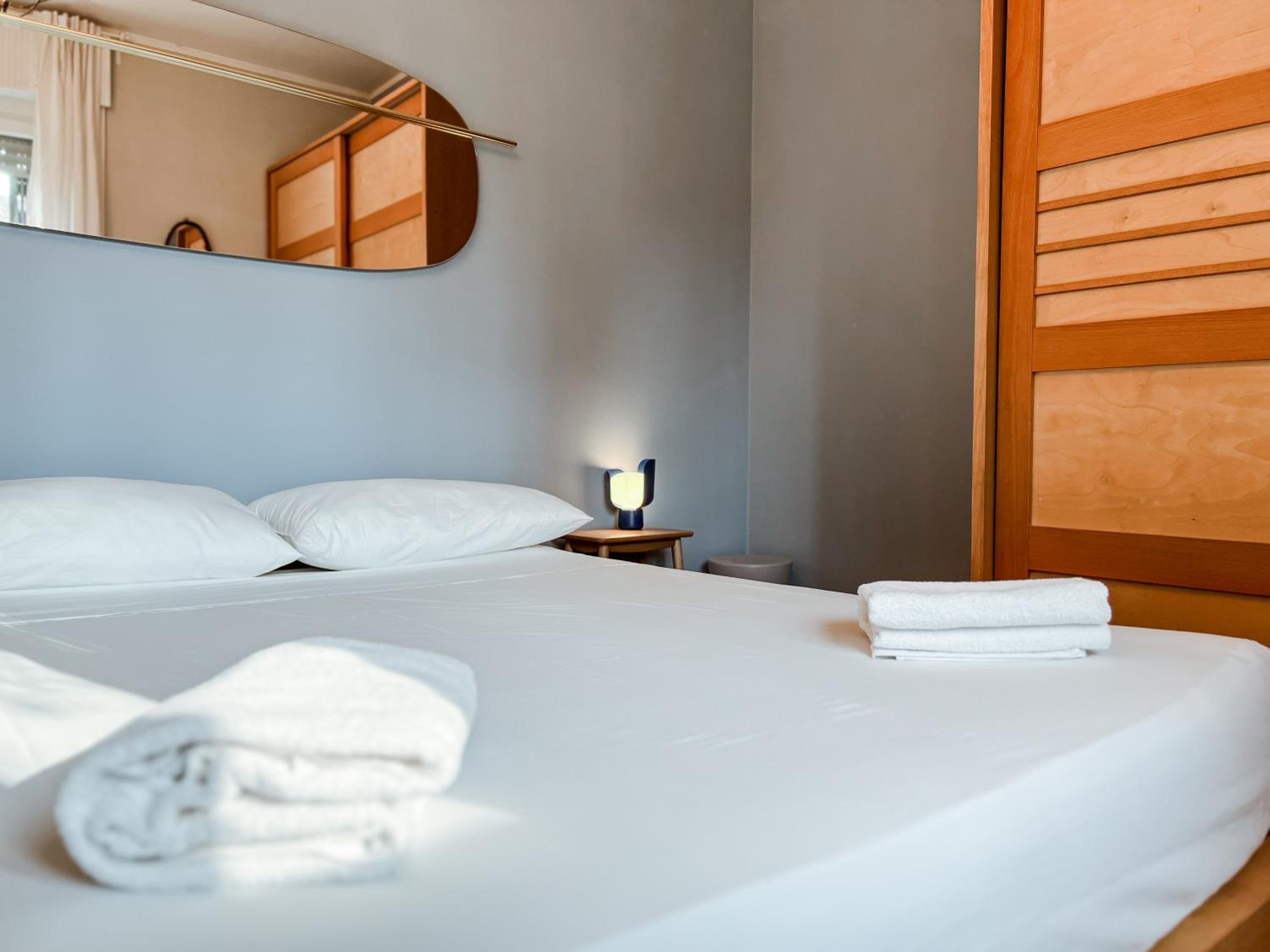Isola Trendy Retreat - Large Flat, Milan