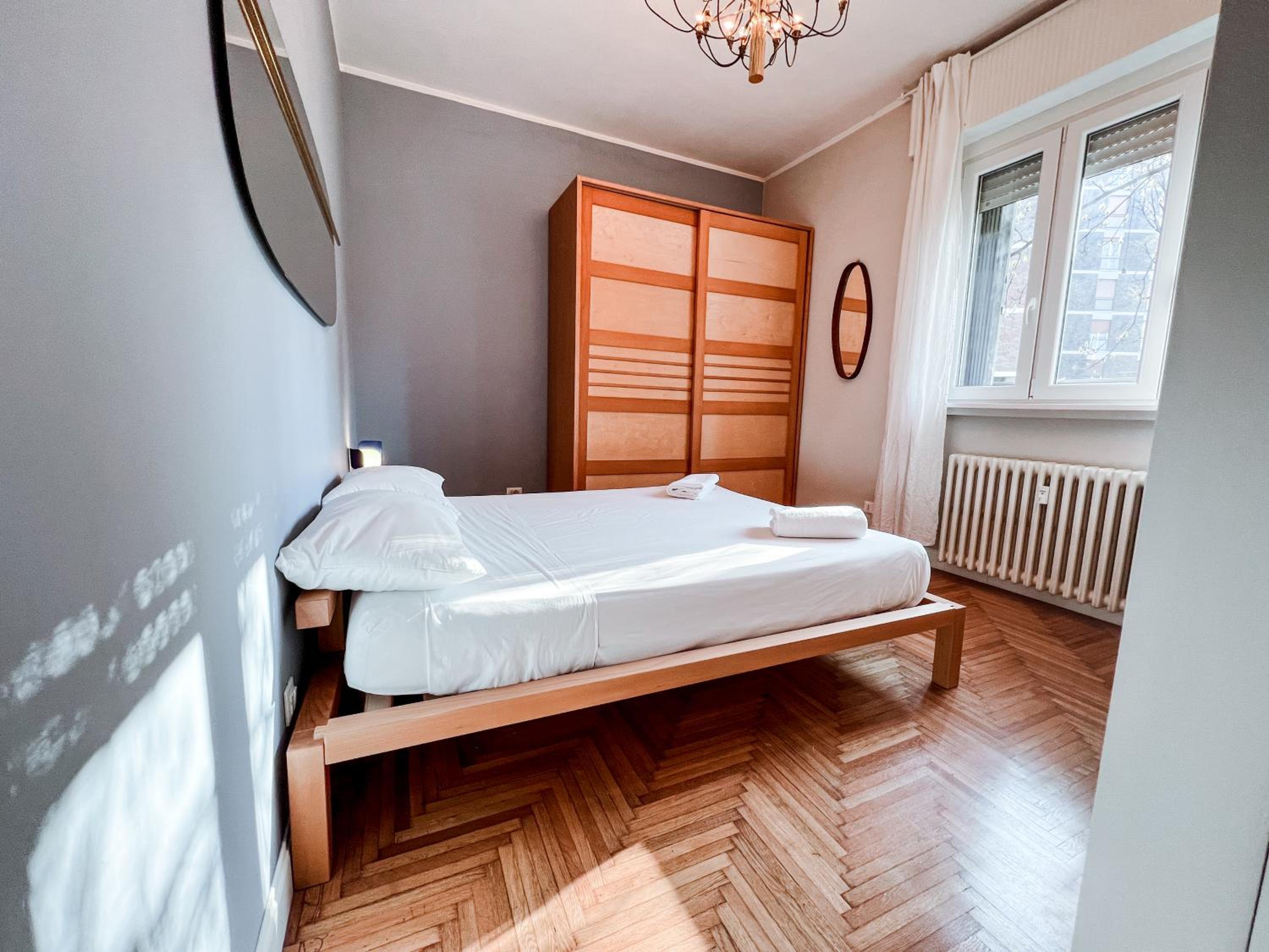 Isola Trendy Retreat - Large Flat, Milan