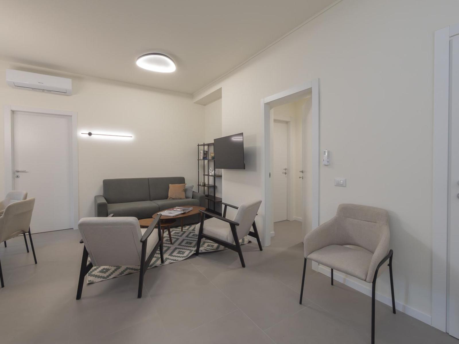 Spacious 2BDR with balcony Arco-Sempione Area, by Rentopolis
