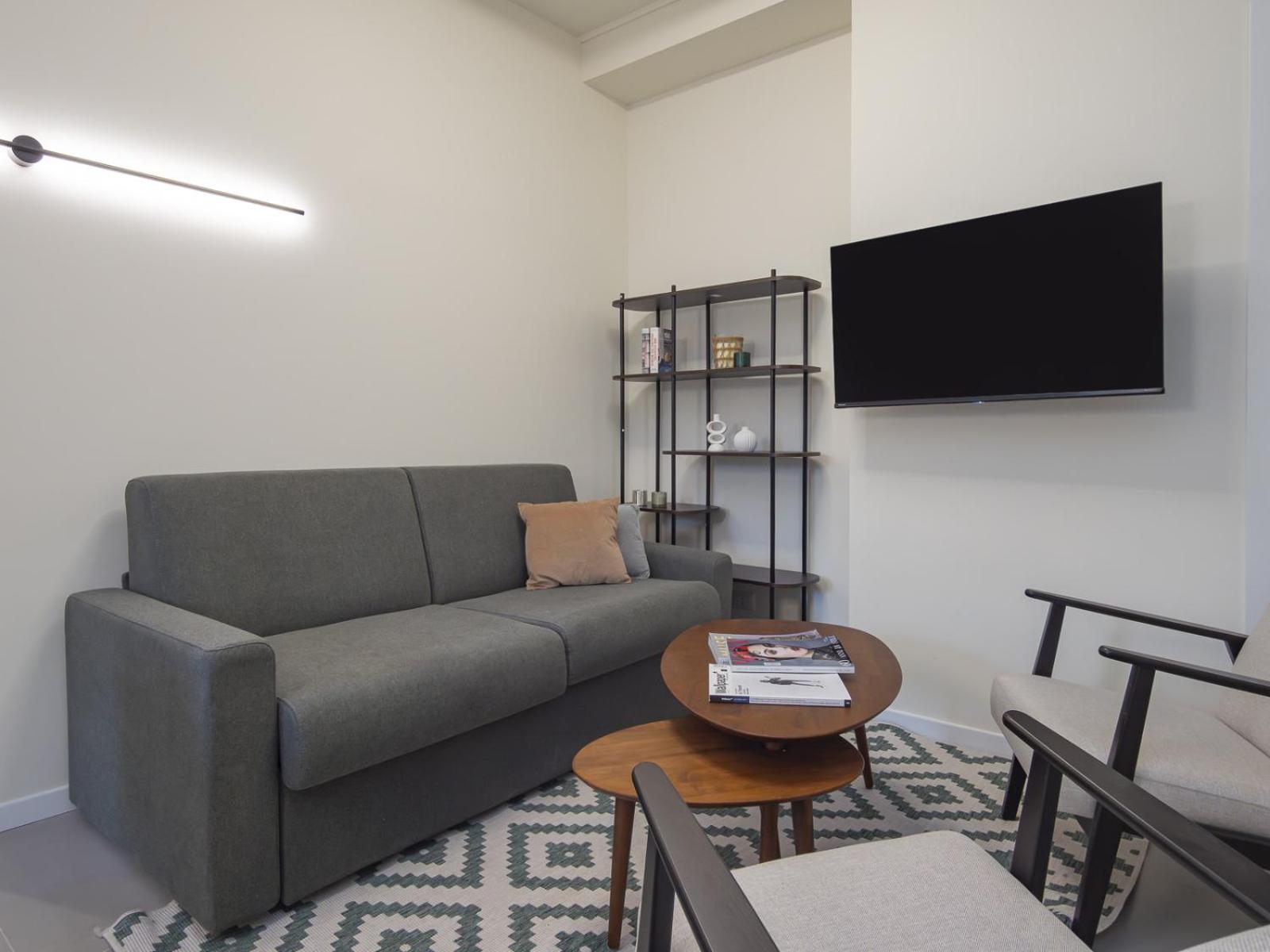 Spacious 2BDR with balcony Arco-Sempione Area, by Rentopolis