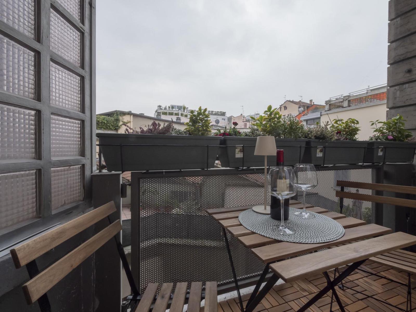 Spacious 2BDR with balcony Arco-Sempione Area, by Rentopolis