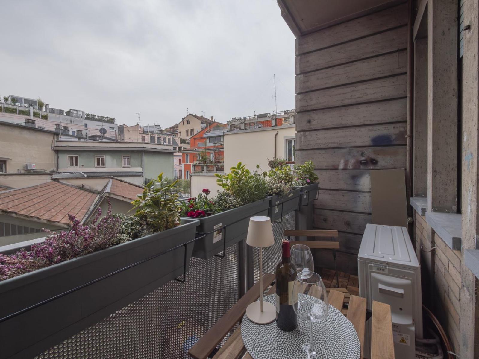 Spacious 2BDR with balcony Arco-Sempione Area, by Rentopolis