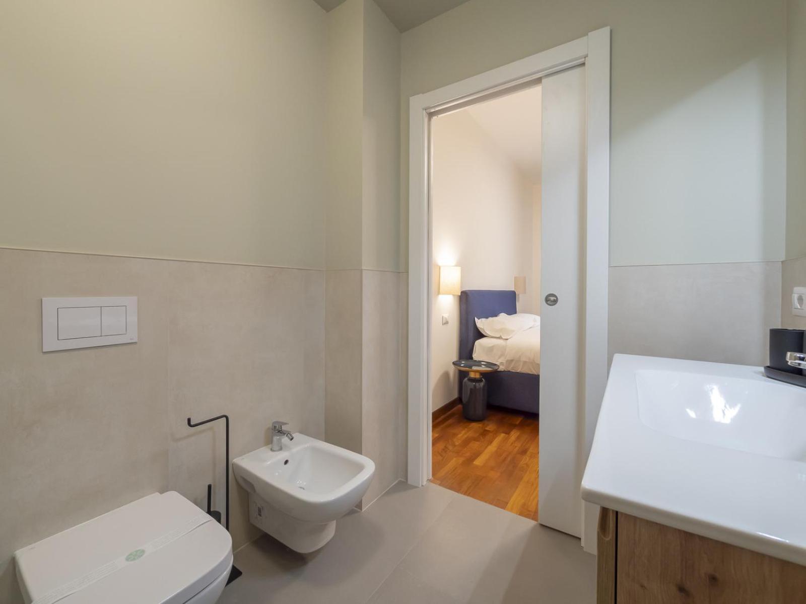 Spacious 2BDR with balcony Arco-Sempione Area, by Rentopolis