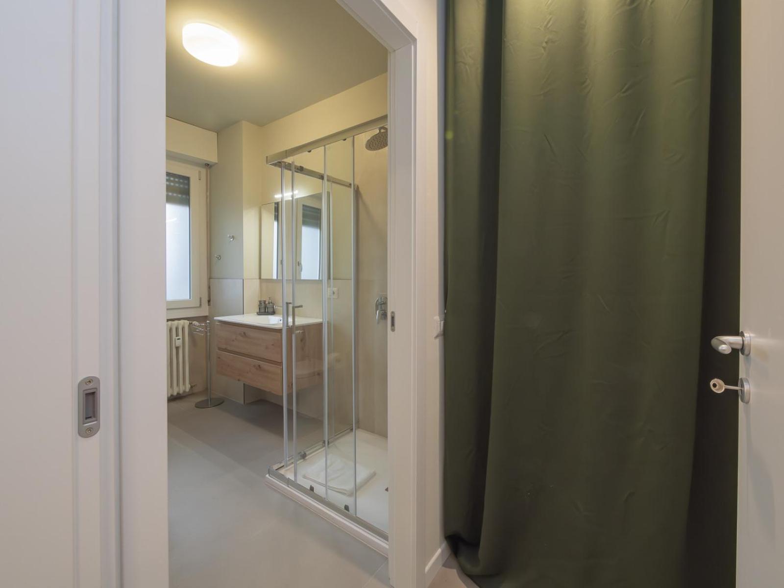 Spacious 2BDR with balcony Arco-Sempione Area, by Rentopolis
