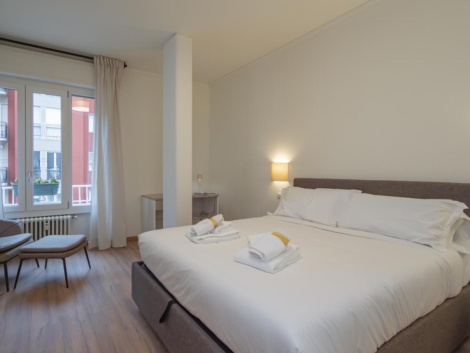 Spacious 2BDR with balcony Arco-Sempione Area, by Rentopolis