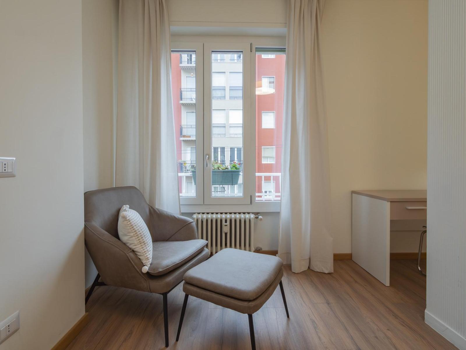 Spacious 2BDR with balcony Arco-Sempione Area, by Rentopolis