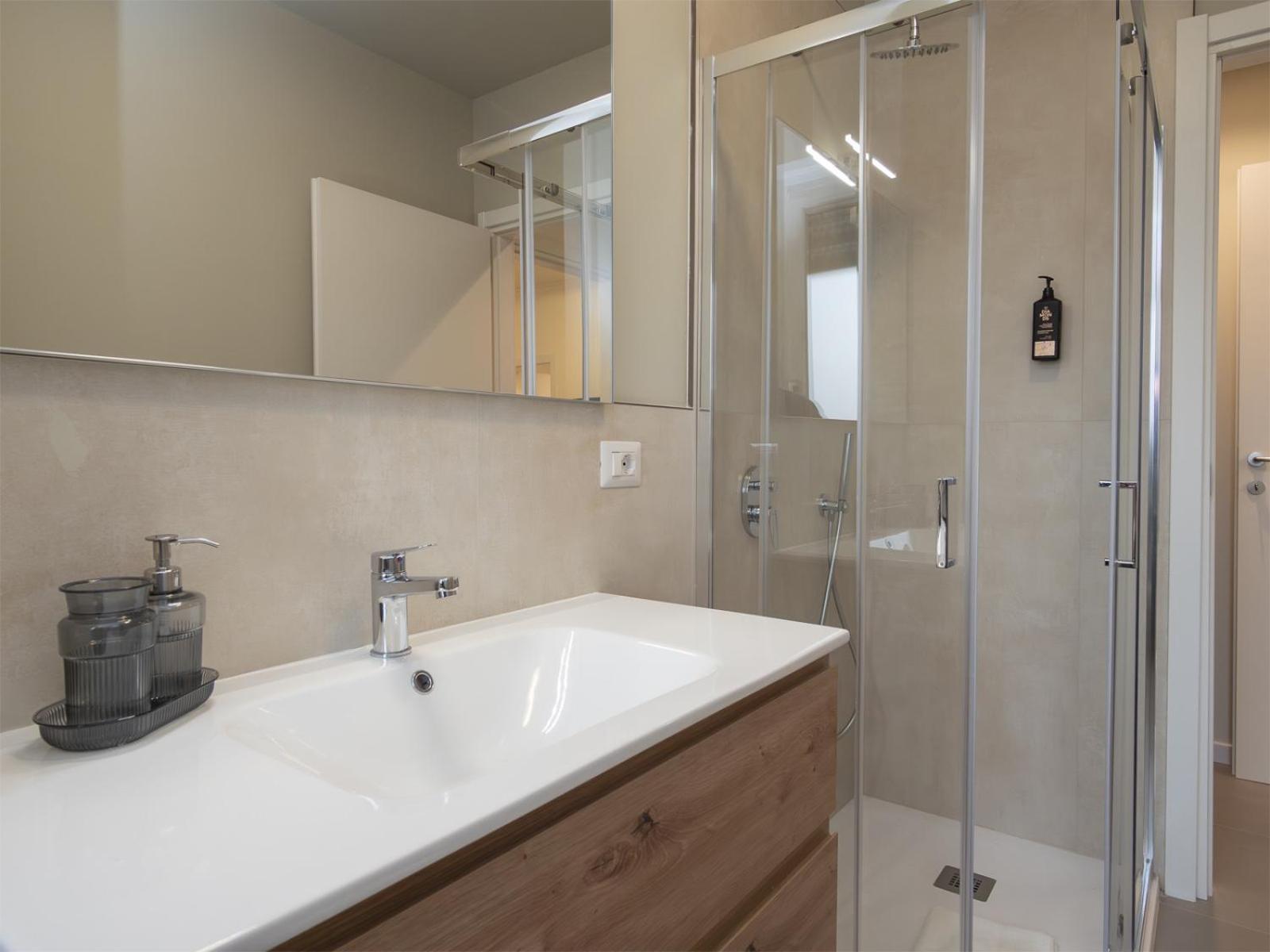 Spacious 2BDR with balcony Arco-Sempione Area, by Rentopolis