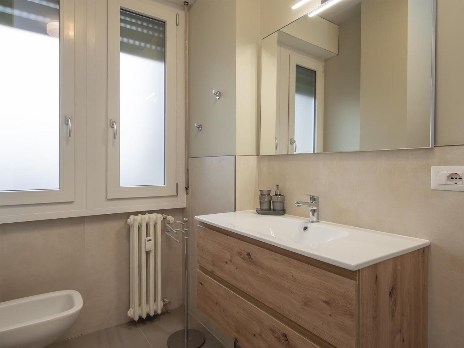 Spacious 2BDR with balcony Arco-Sempione Area, by Rentopolis