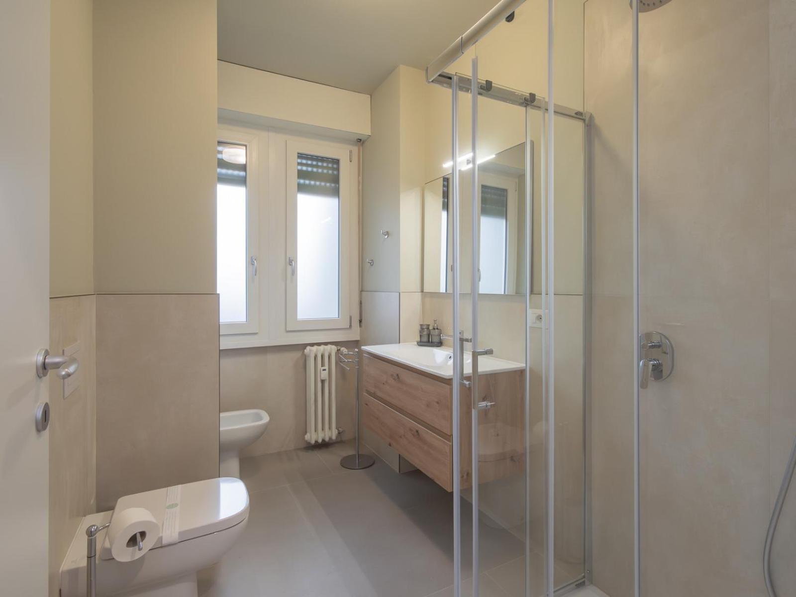 Spacious 2BDR with balcony Arco-Sempione Area, by Rentopolis