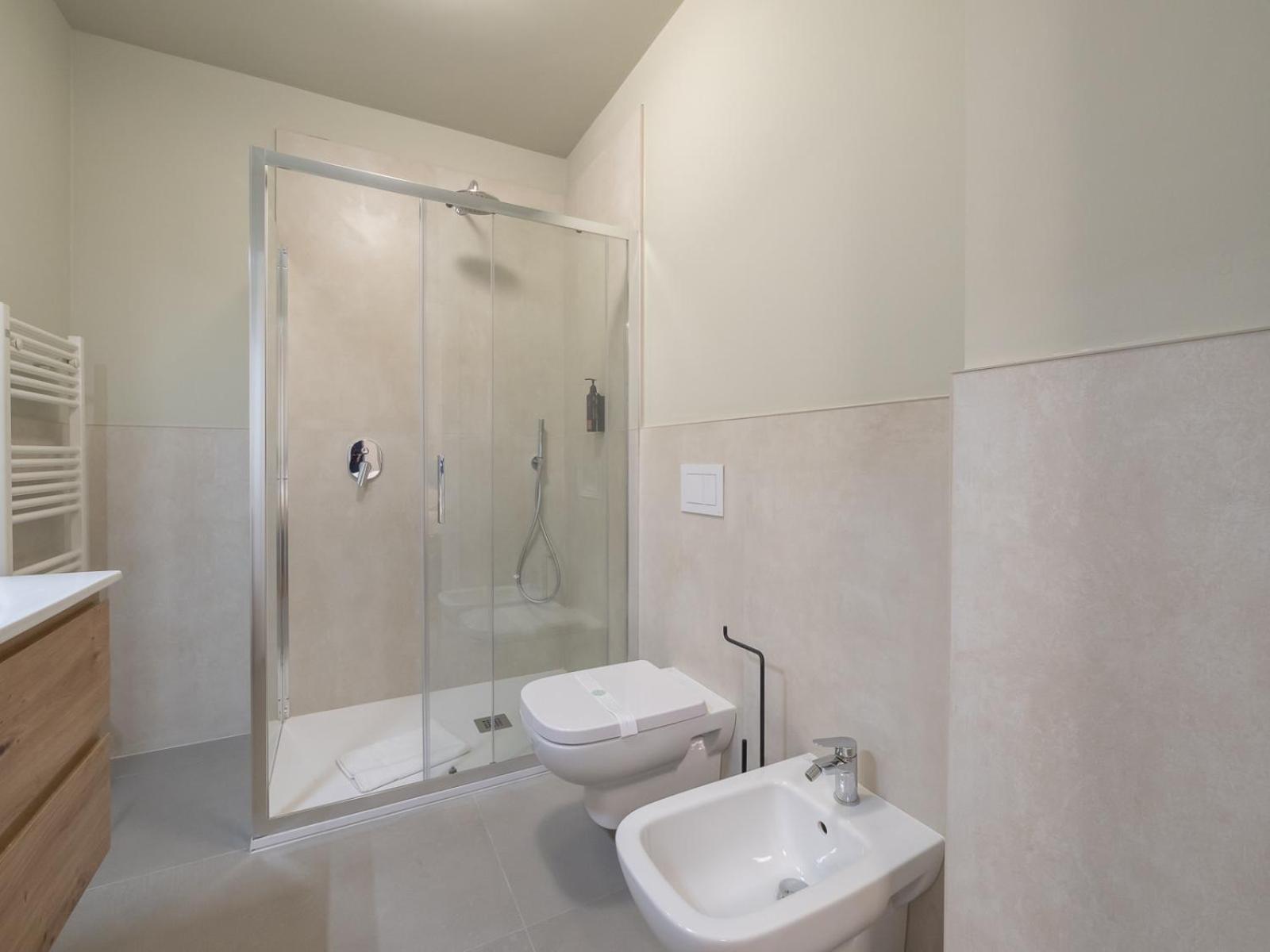 Spacious 2BDR with balcony Arco-Sempione Area, by Rentopolis