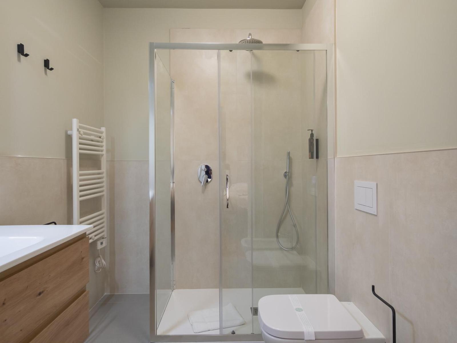 Spacious 2BDR with balcony Arco-Sempione Area, by Rentopolis