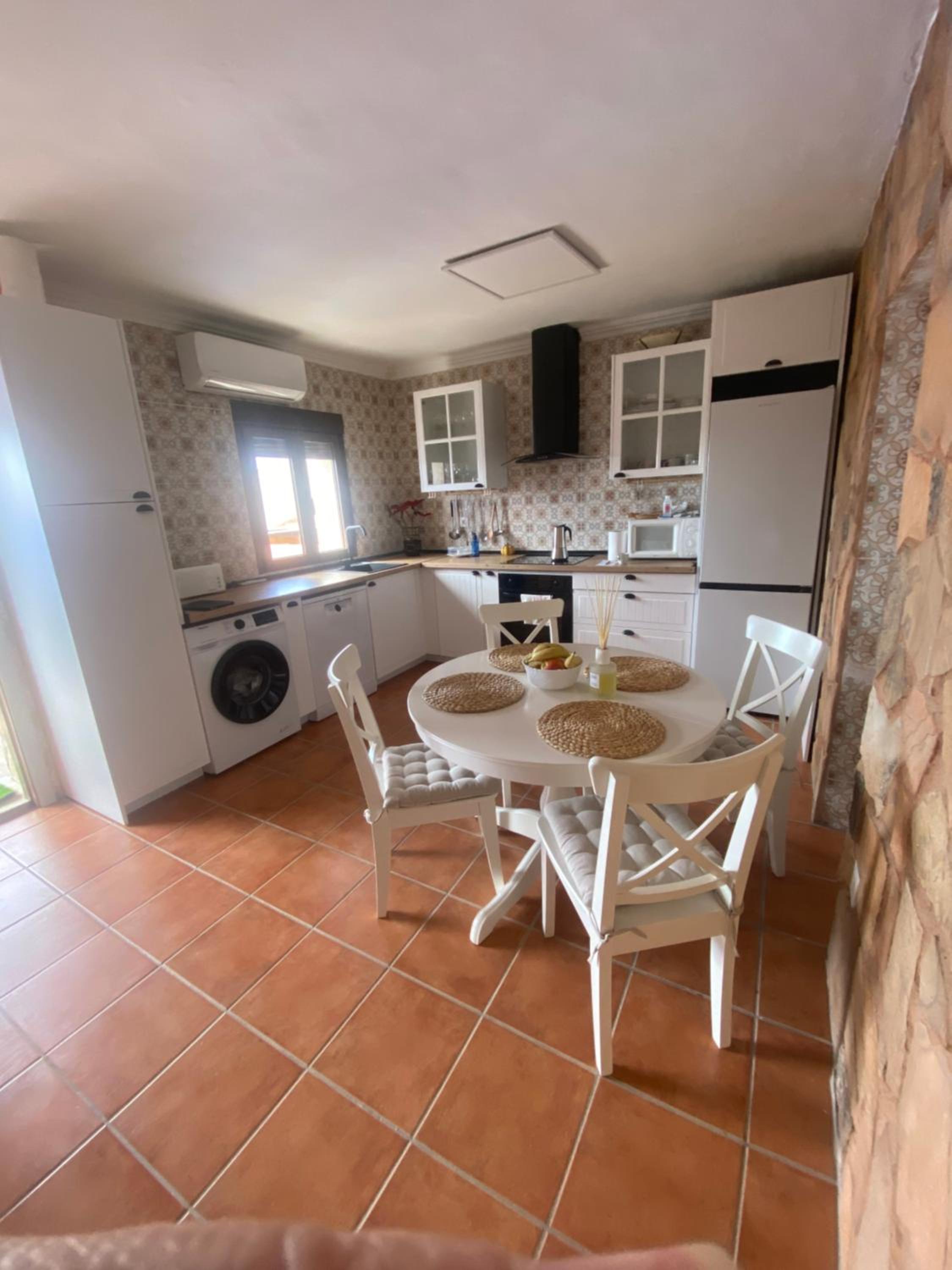La Casa del Pueblo con piscina y barbacoa