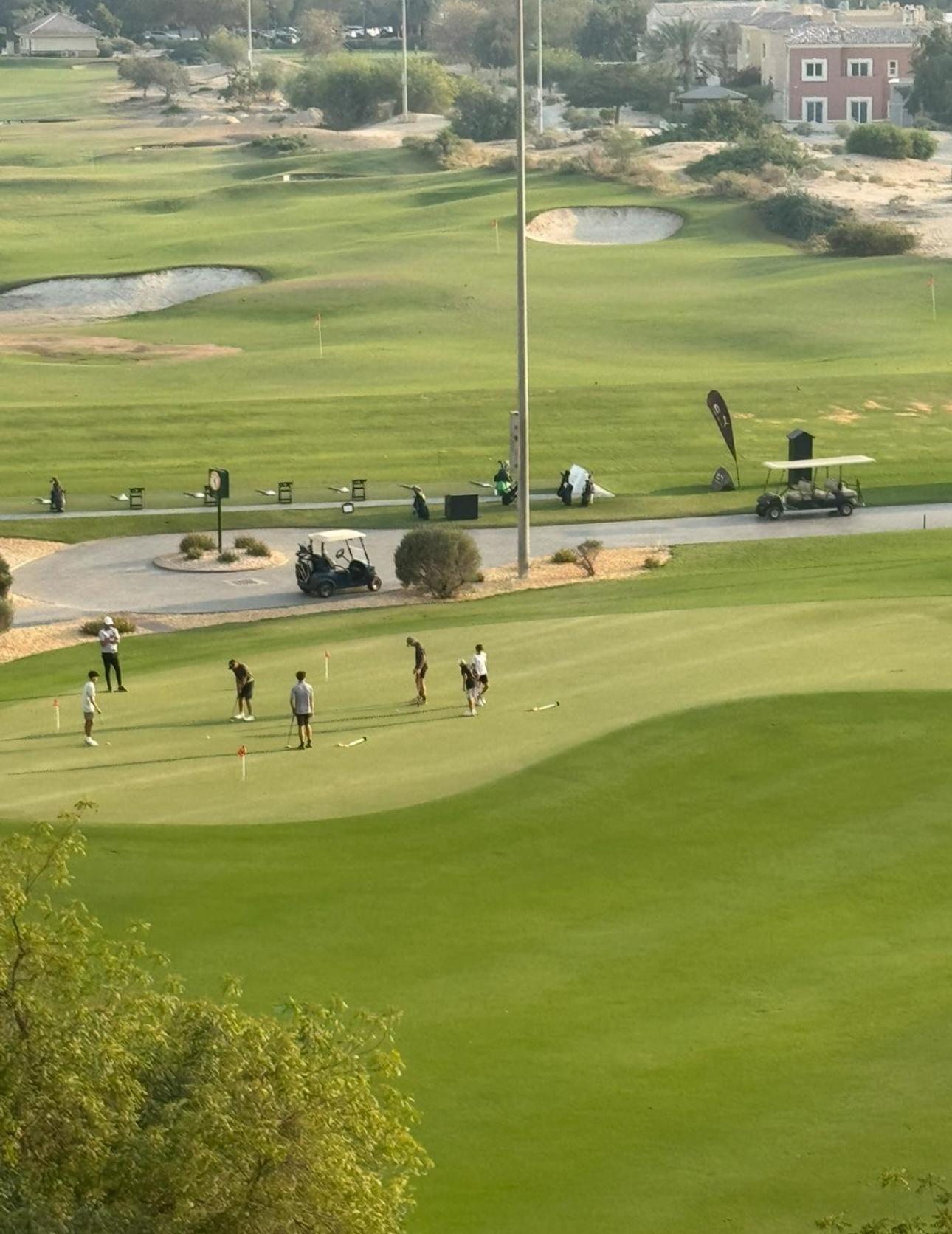 Big studio, Dubai SportCity, parking included