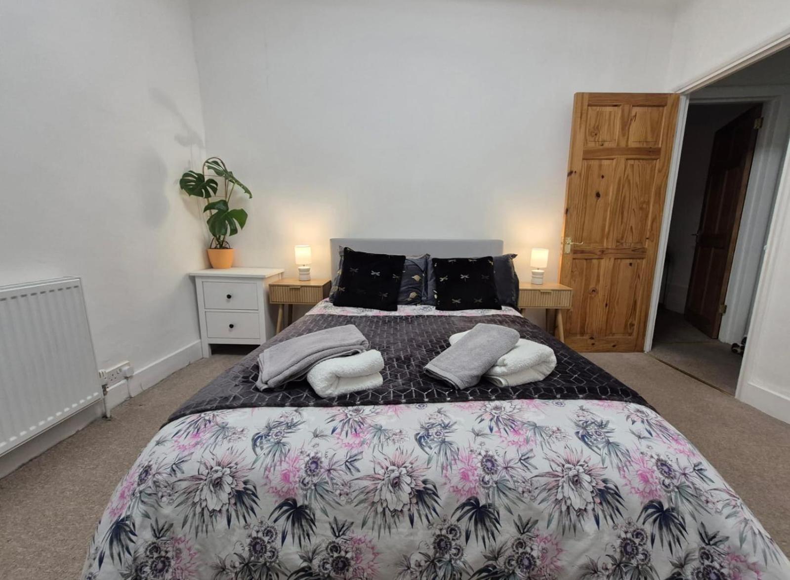 Turnpike lane Flat - Stylish and Bright Flat in North London N8 - 5 mins from Piccadilly line station