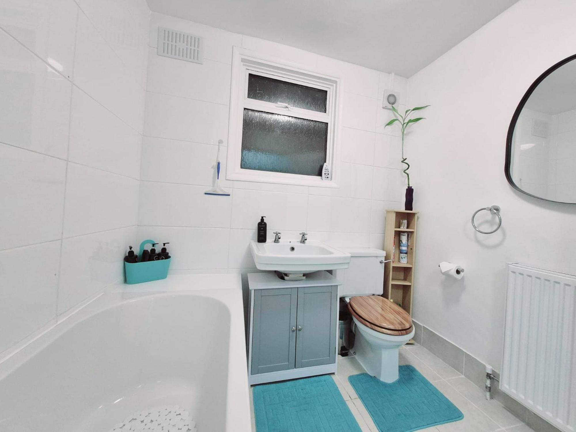 Turnpike lane Flat - Stylish and Bright Flat in North London N8 - 5 mins from Piccadilly line station