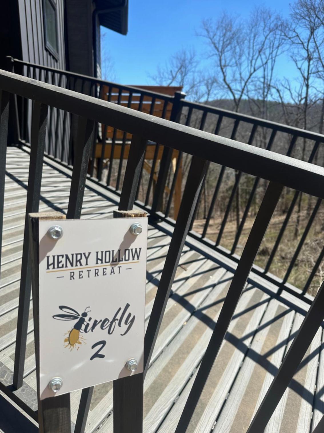 Firefly2 - luxury lakeside treehouse with hot tub