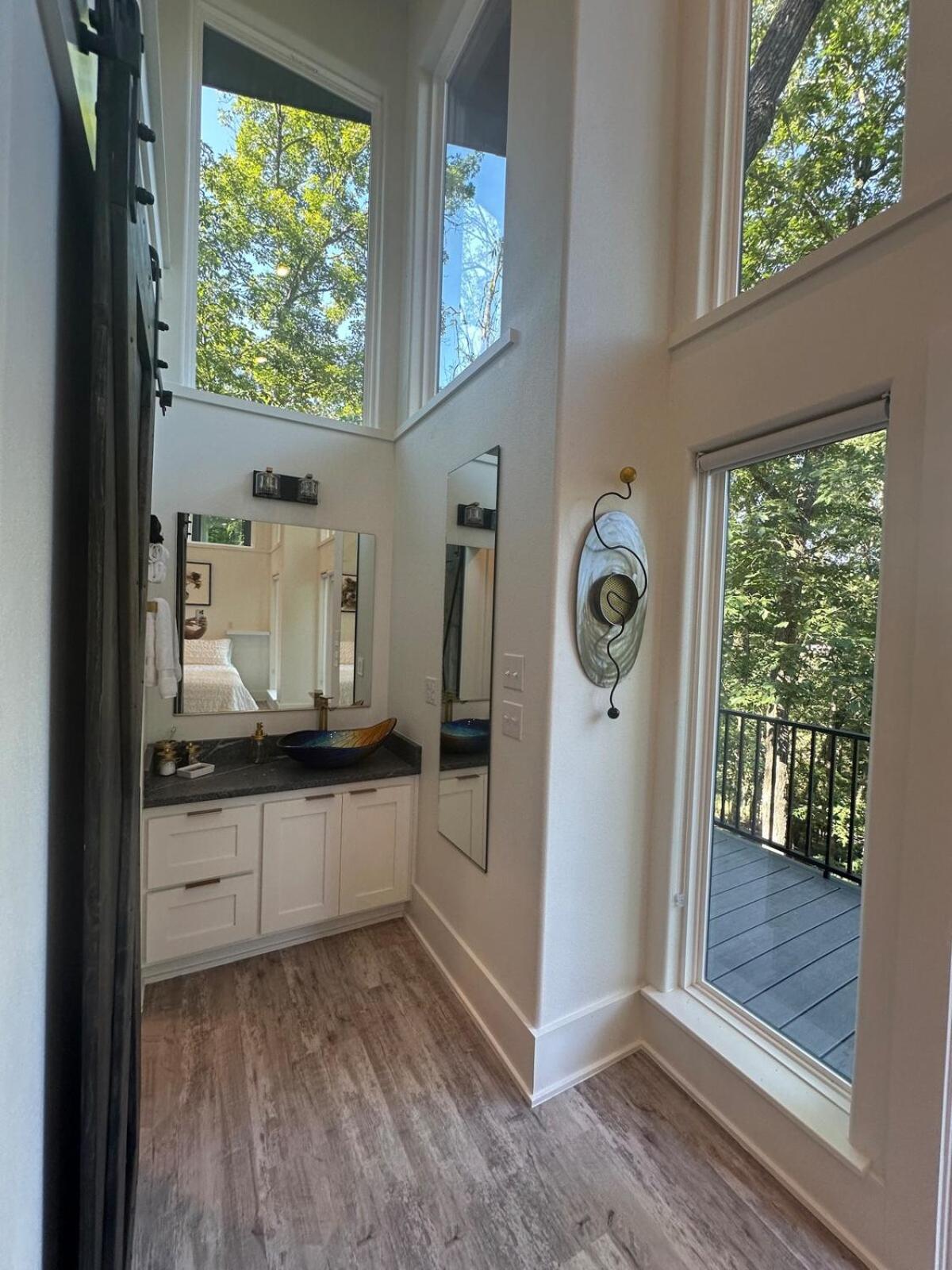 Firefly1 - luxury treehouse, hot tub, lake access
