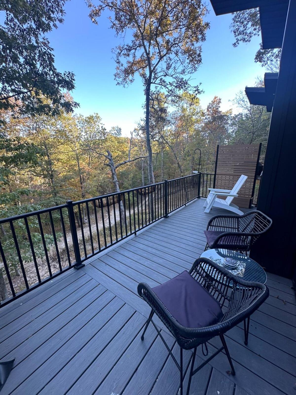 Firefly1 - luxury treehouse, hot tub, lake access