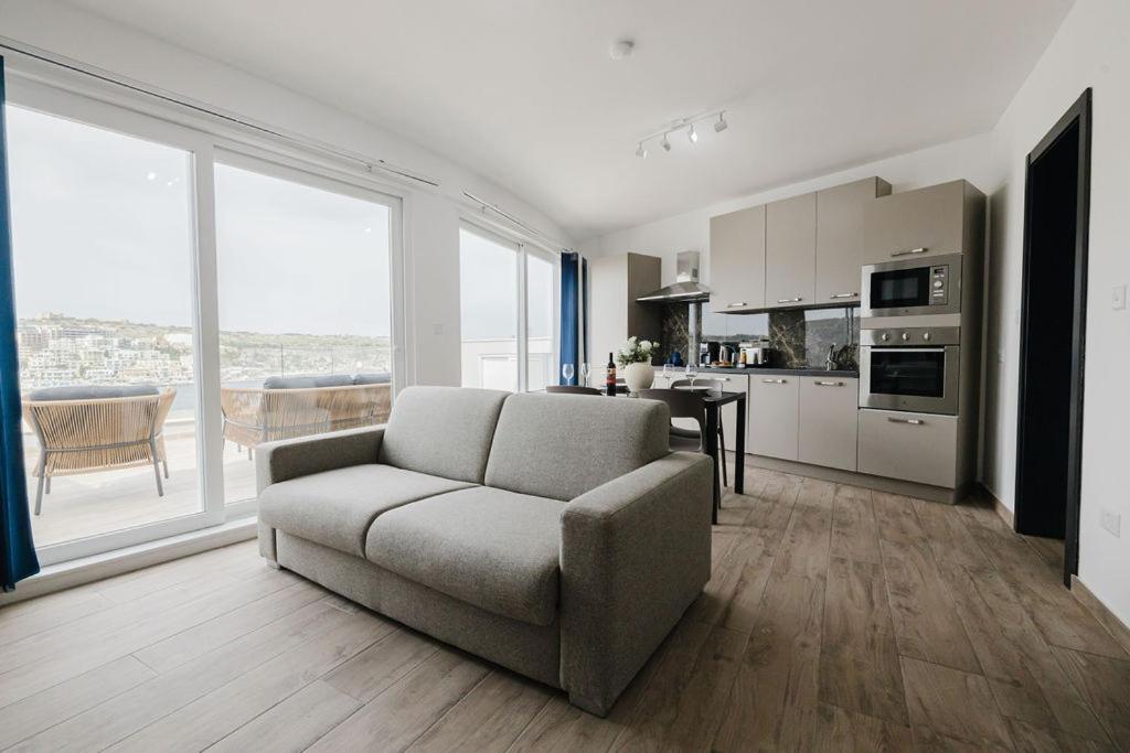 Seabreeze Apartments Penthouse by Homely Malta! photo 5