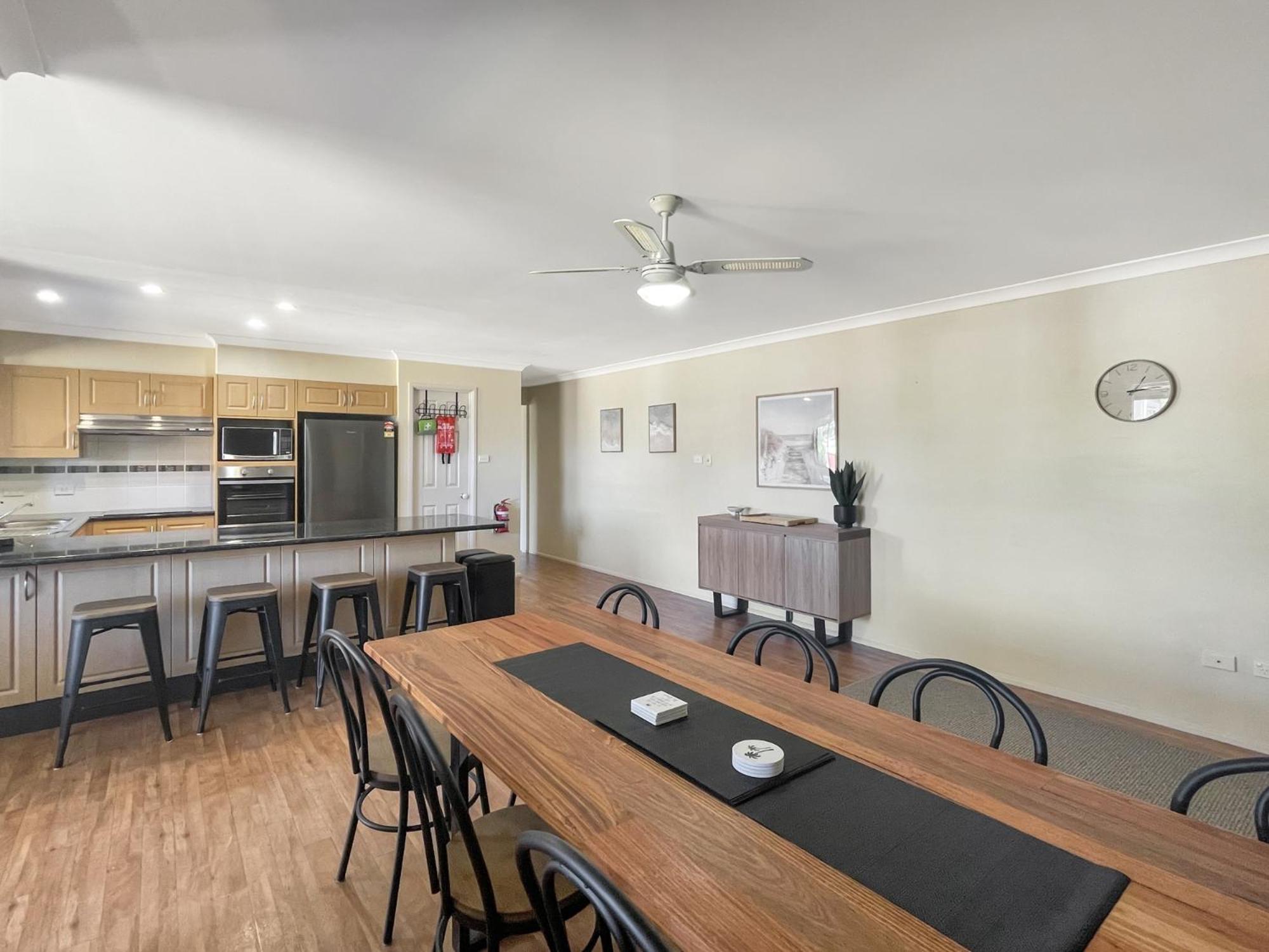 Our Haven: 4-Bed Escape Near Beach & Mogo Trails
