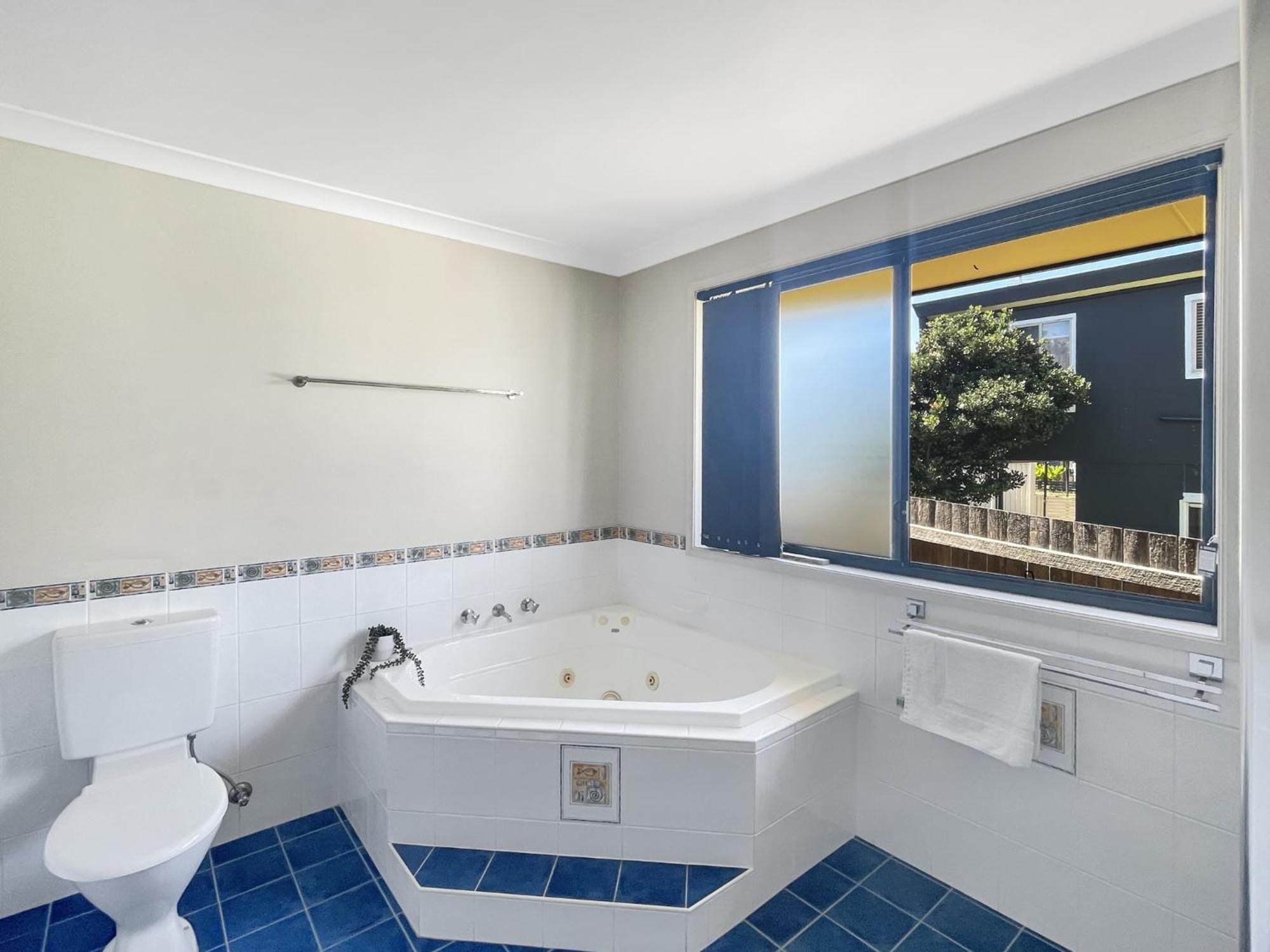 Our Haven: 4-Bed Escape Near Beach & Mogo Trails