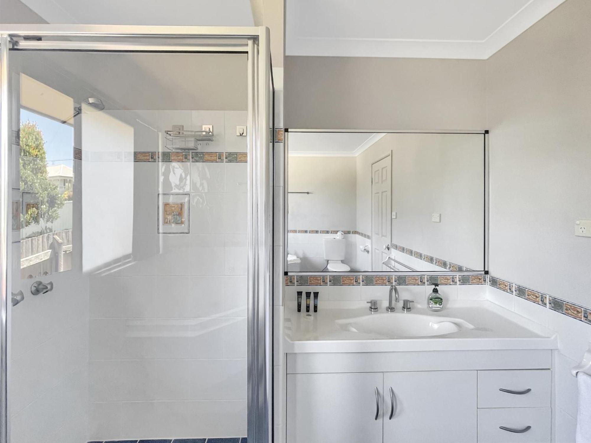 Our Haven: 4-Bed Escape Near Beach & Mogo Trails