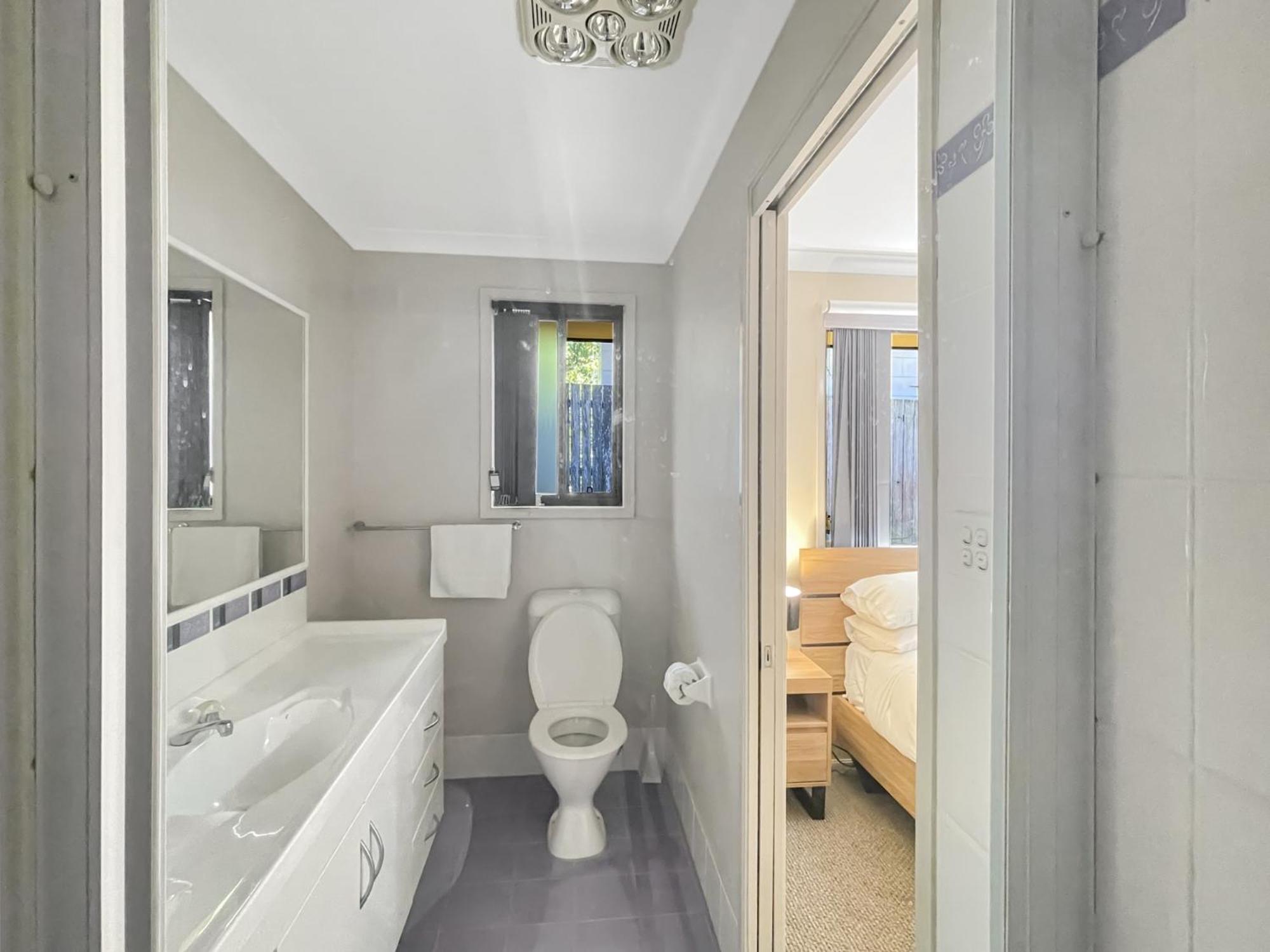 Our Haven: 4-Bed Escape Near Beach & Mogo Trails