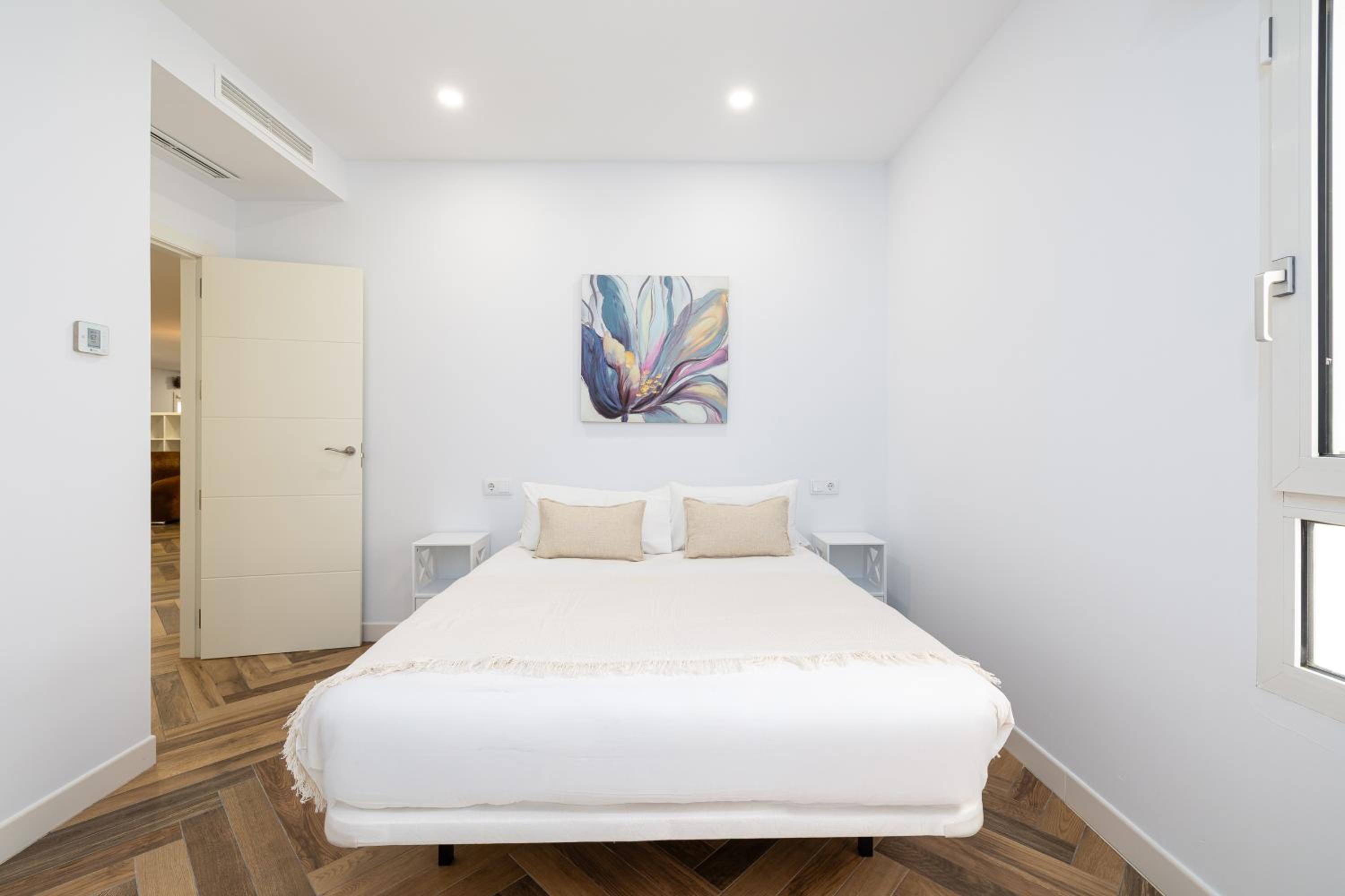 H2M Pasaje Nobleja close Train St, SmartTv, AACC