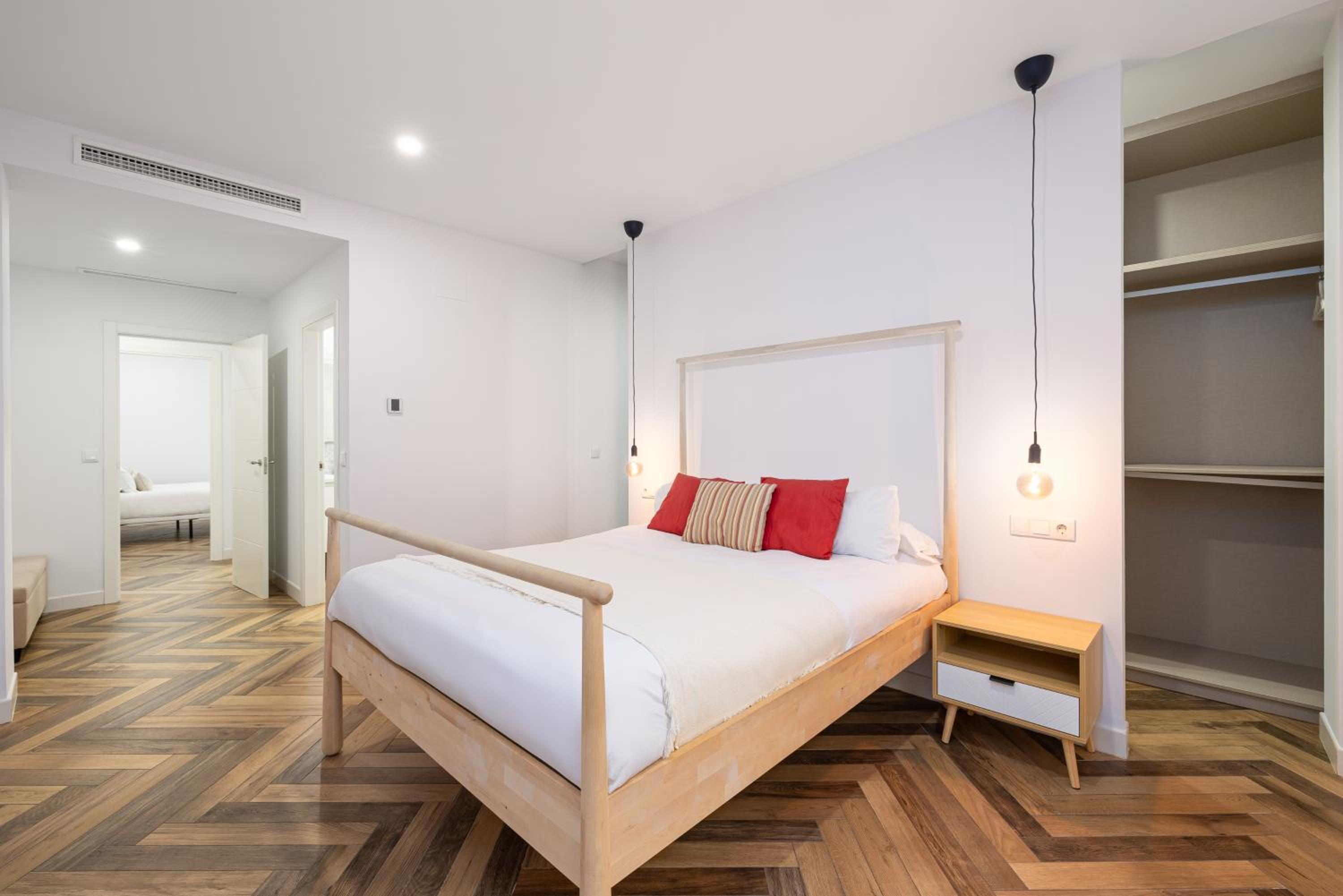 H2M Pasaje Nobleja close Train St, SmartTv, AACC