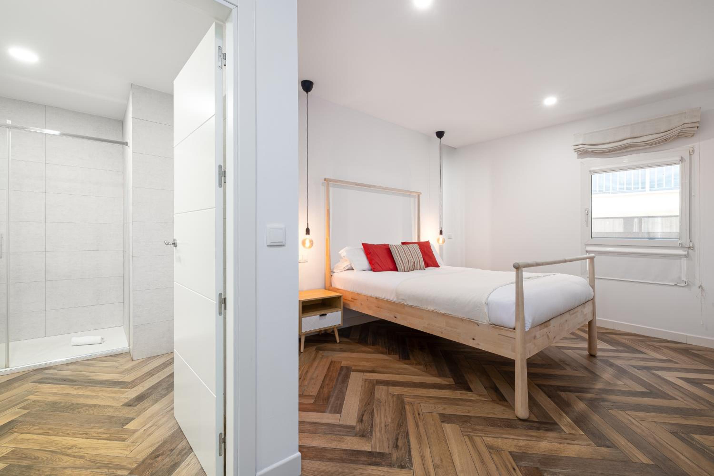 H2M Pasaje Nobleja close Train St, SmartTv, AACC