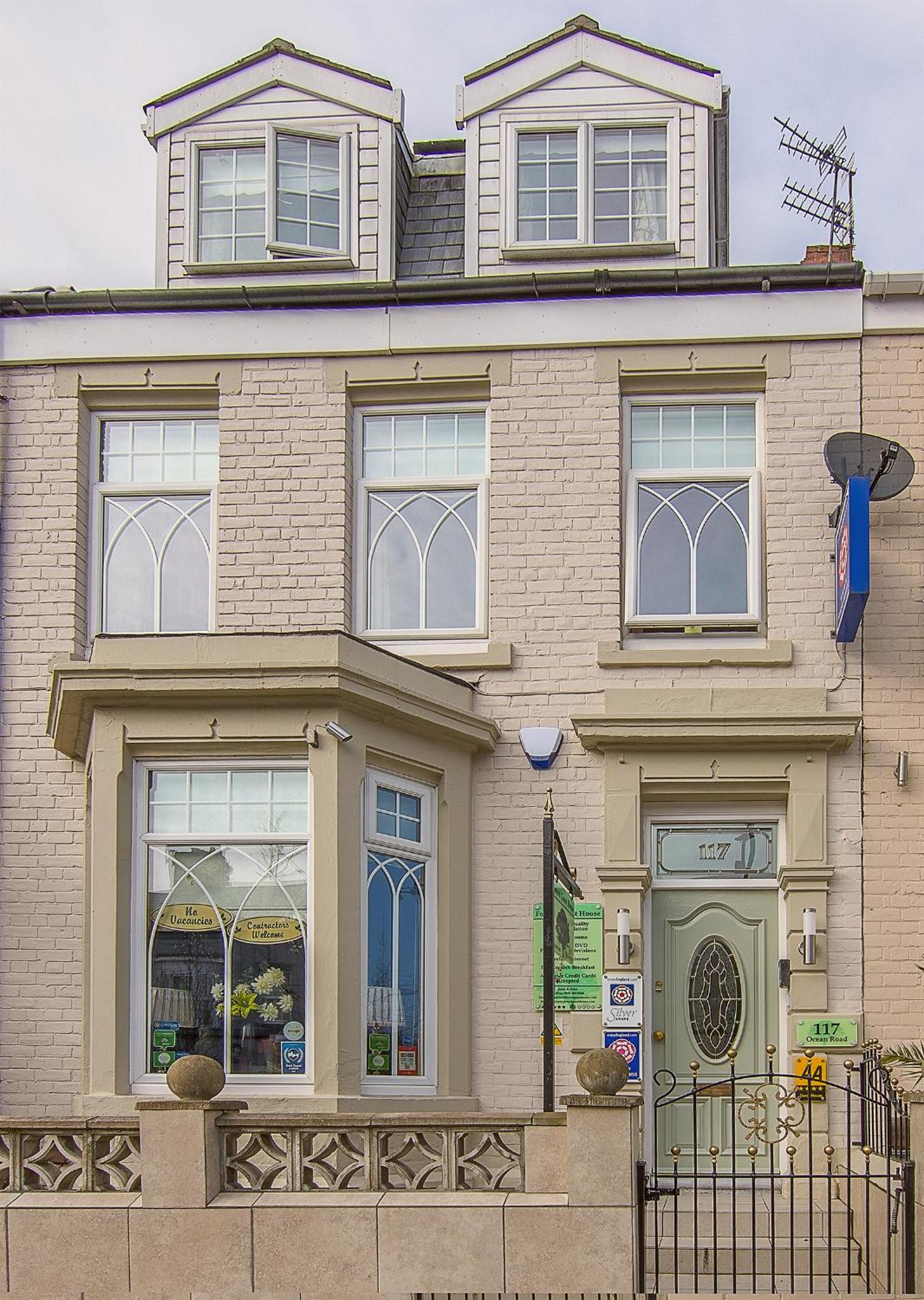 Hotel Forest Guest House - Image 1