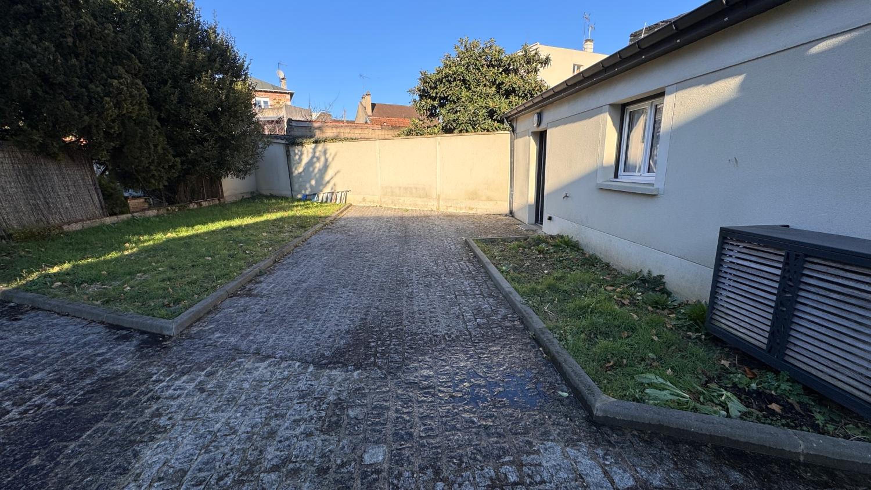 Maison Fair play, jardin, parking, billard