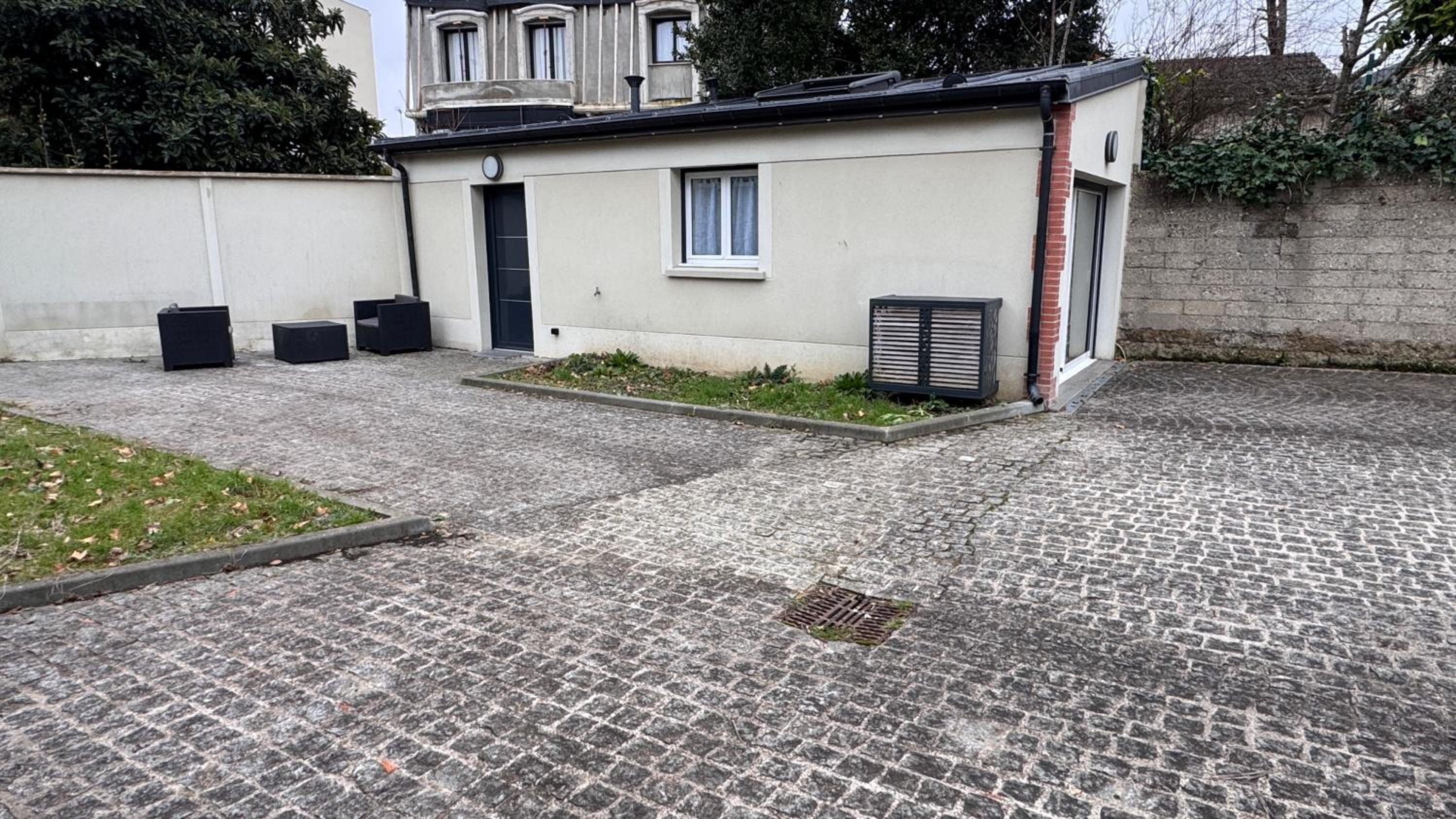 Maison Fair play, jardin, parking, billard