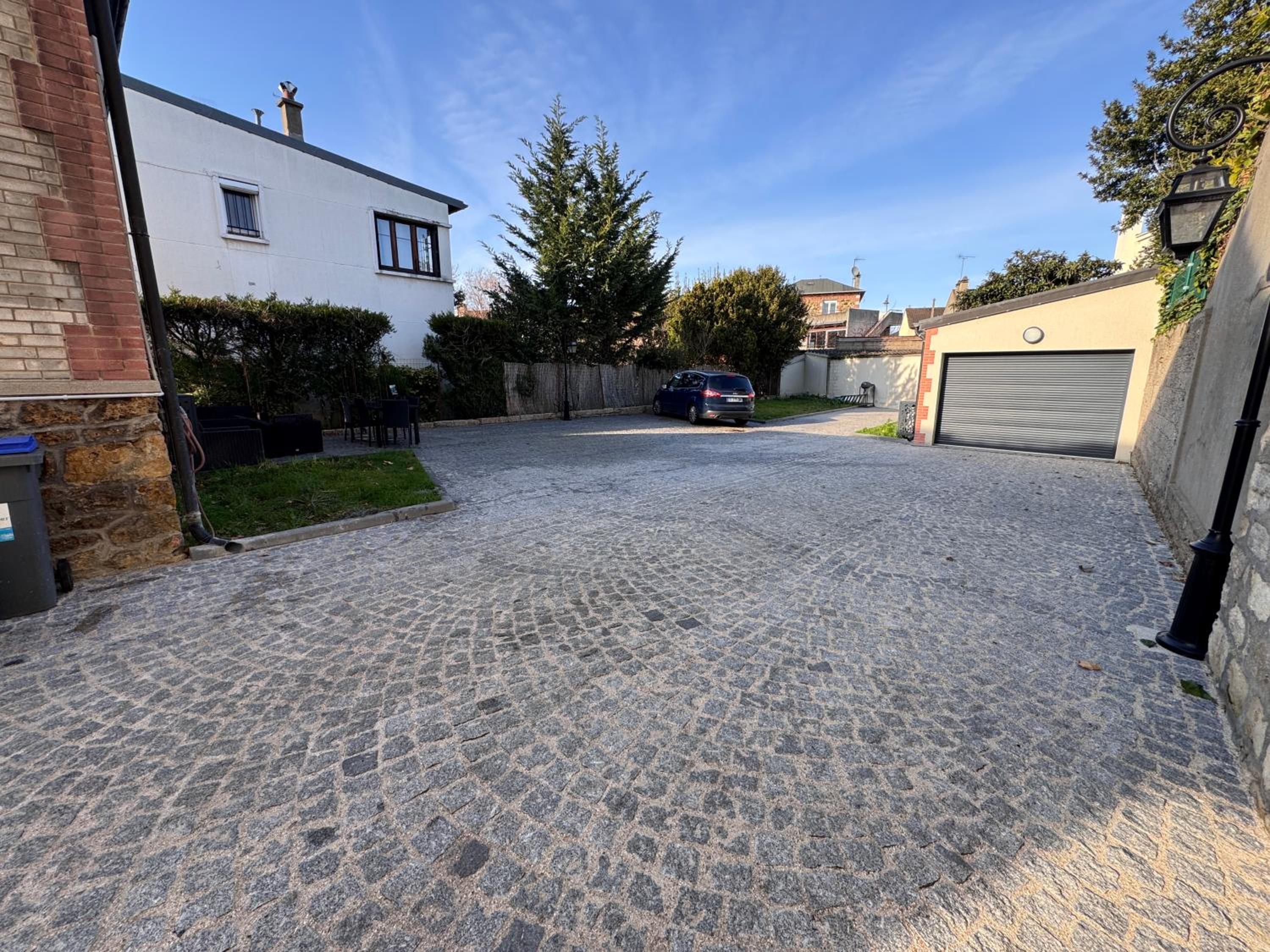 Maison Fair play, jardin, parking, billard