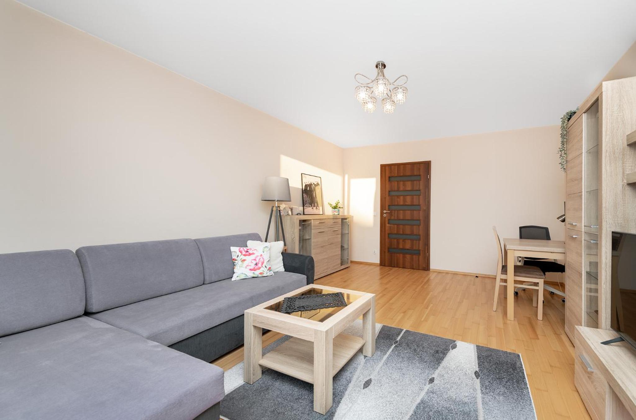 Cozy Corner: apartment with WiFi and Private Balcony