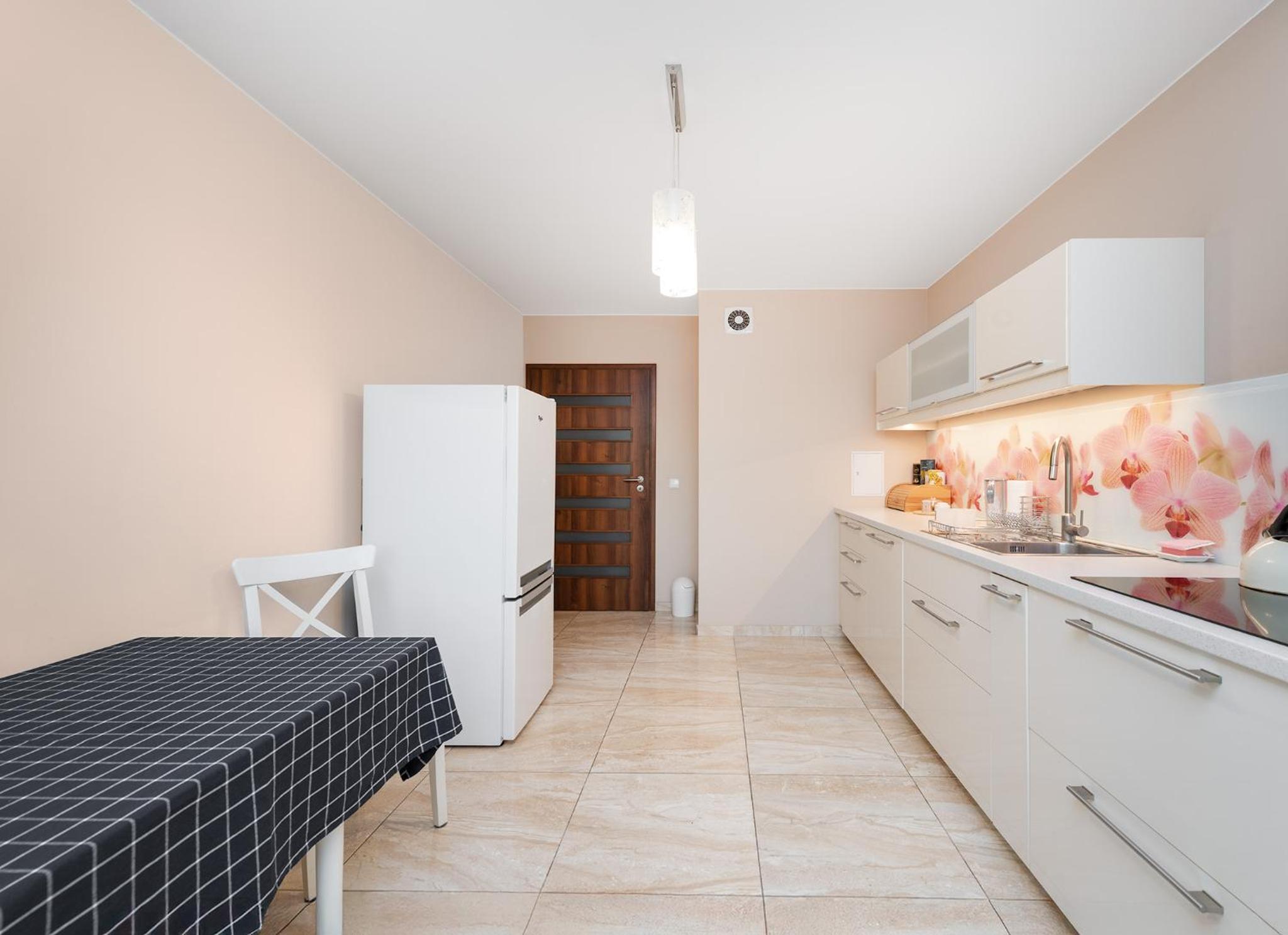 Cozy Corner: apartment with WiFi and Private Balcony