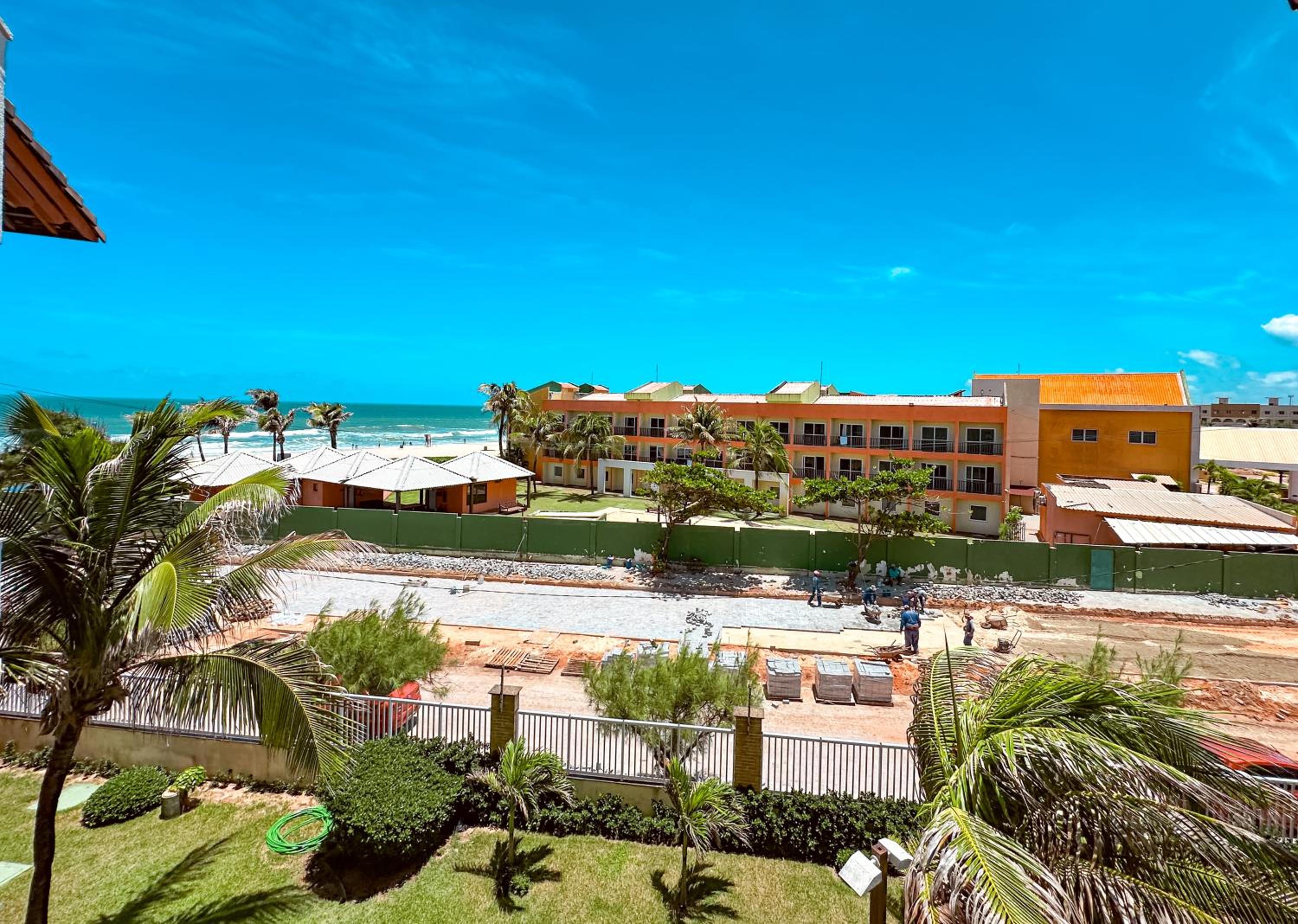 Vista Mar Deslumbrante! Apê na Areia confortável e espaçoso no Porto das Dunas, Ideal para Famílias