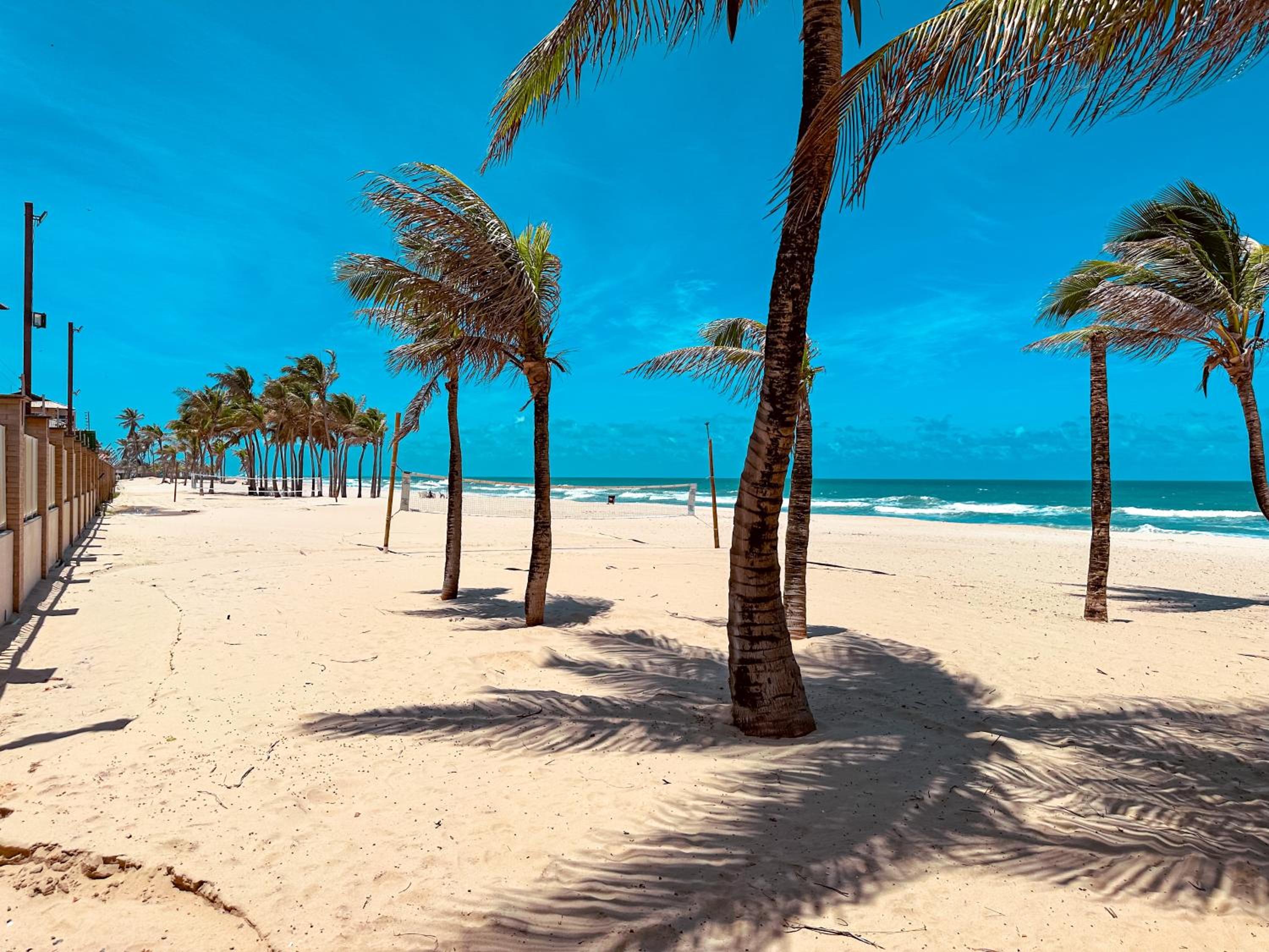 Porto das Dunas Apê na Areia com Banheira Relaxante e acesso direto para a praia! Ideal para Famílias, Lazer e Conforto
