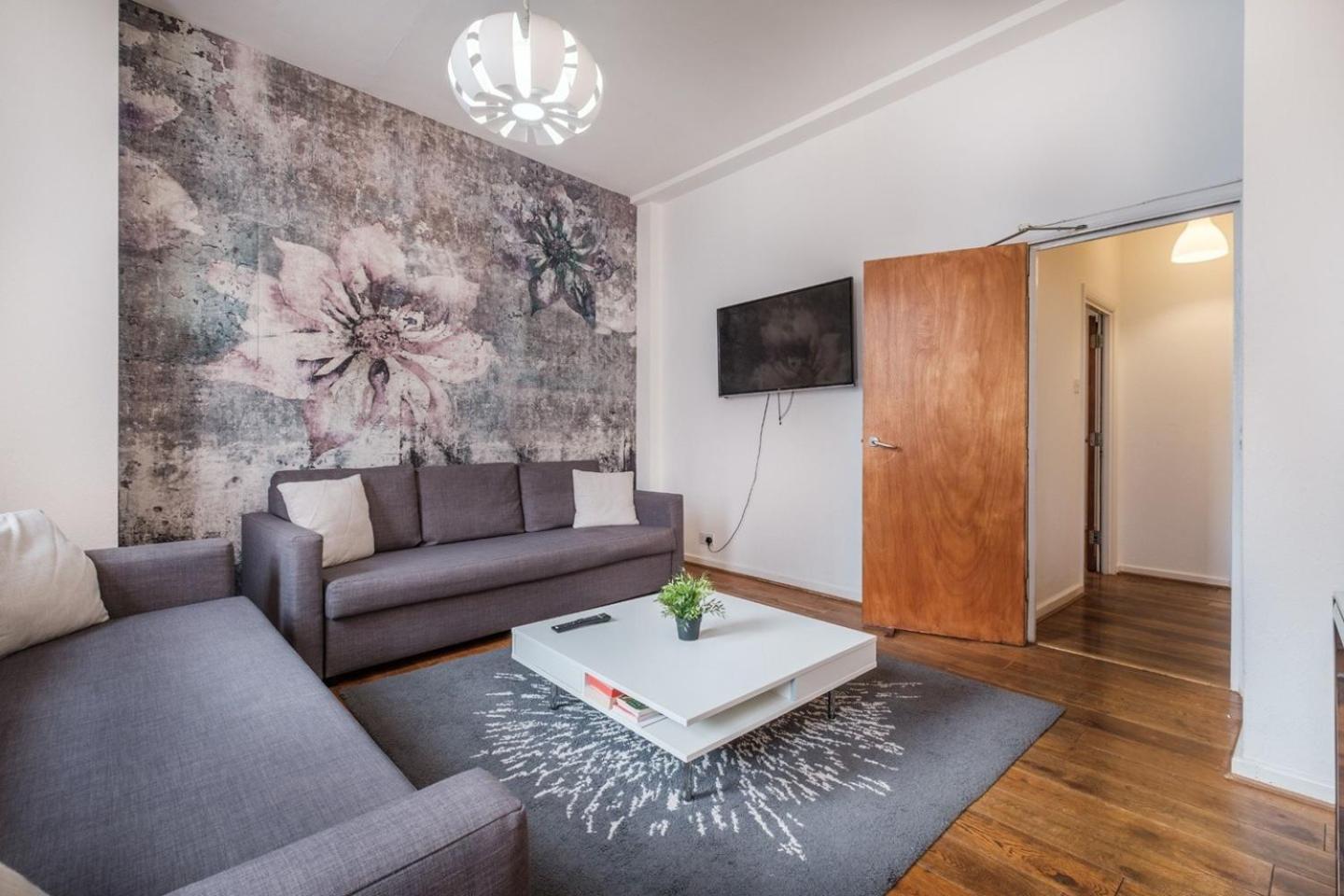 Oxford Street Apartments by Advan