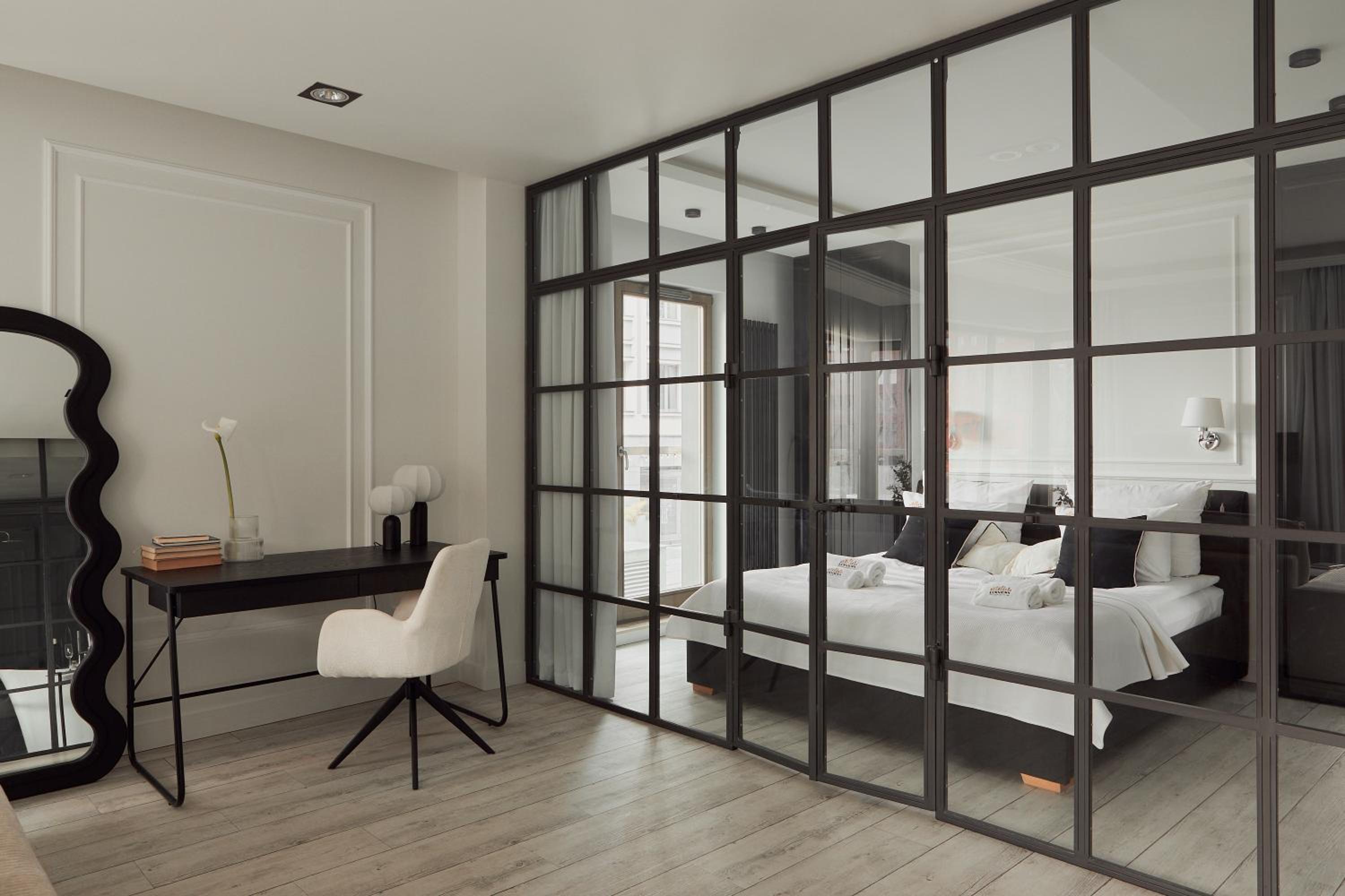 Waterlane River View Premium SPA, Pool & Gym by Downtown Apartments