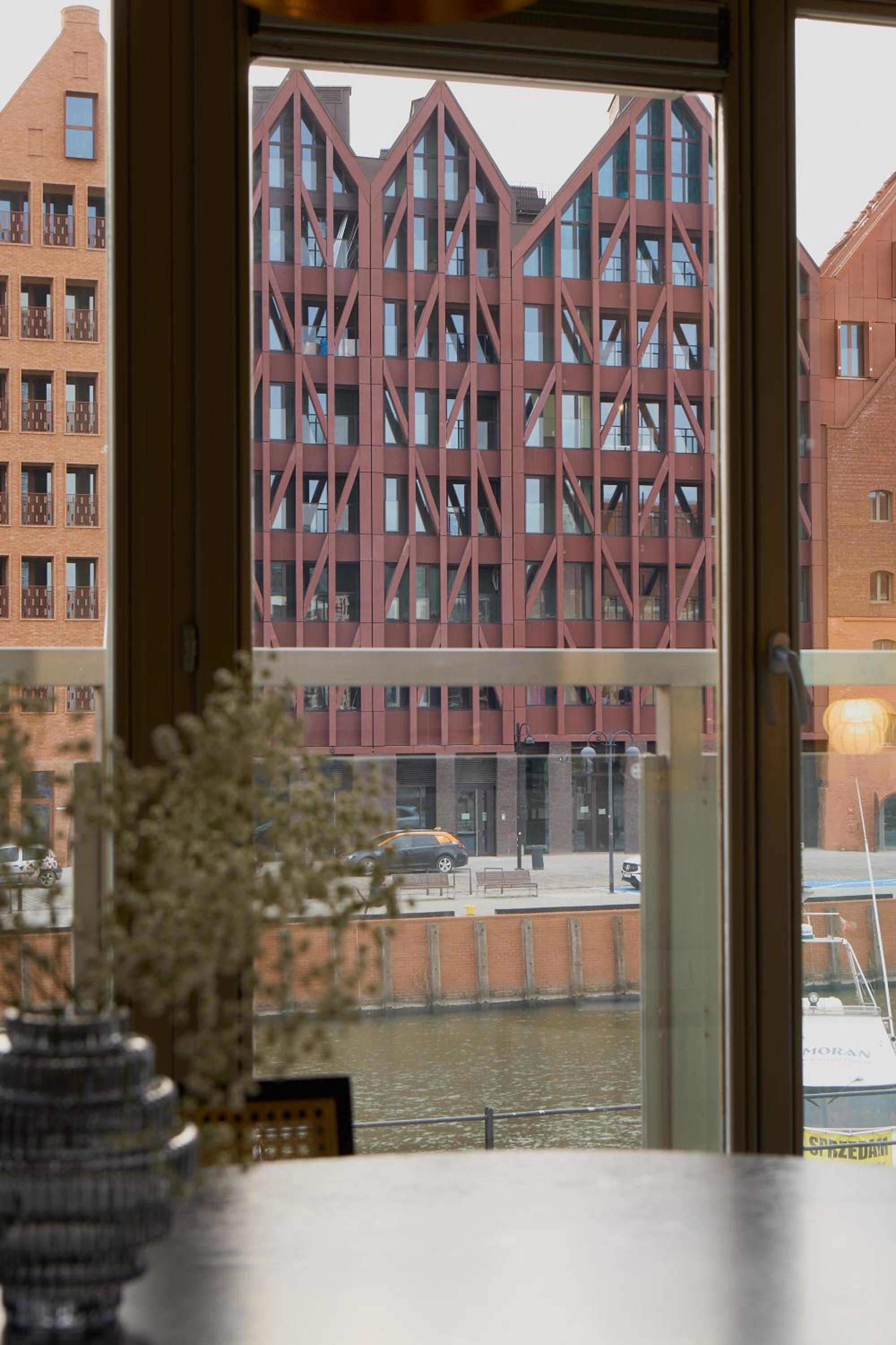 Waterlane River View Premium SPA, Pool & Gym by Downtown Apartments