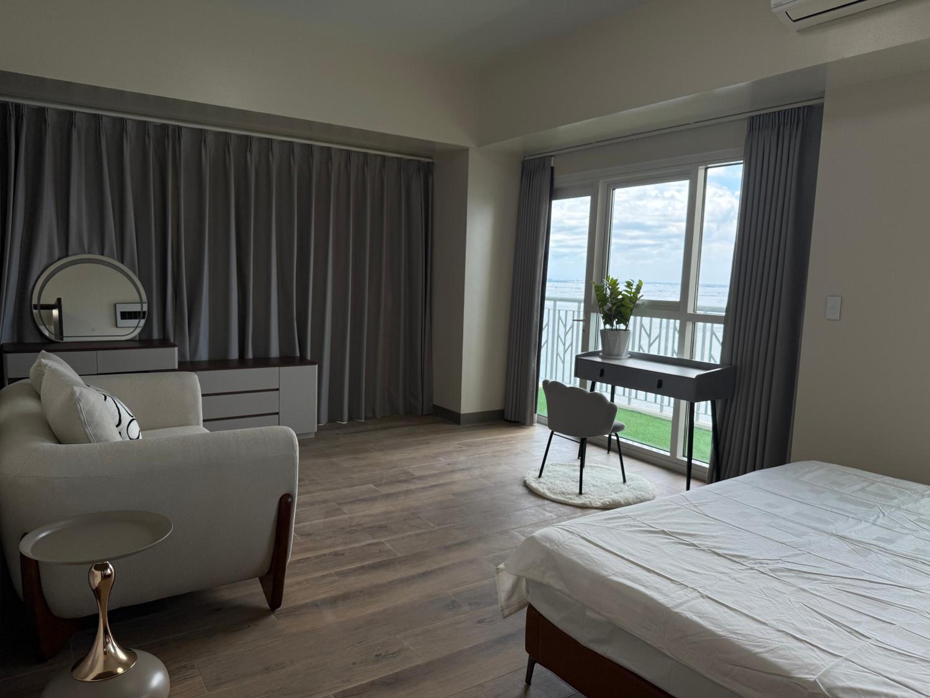 175 Sqm Luxurious Modern 3 Bedrooms Facing Manila Bay Sunset, Airports, Okada, Solaire, MOA