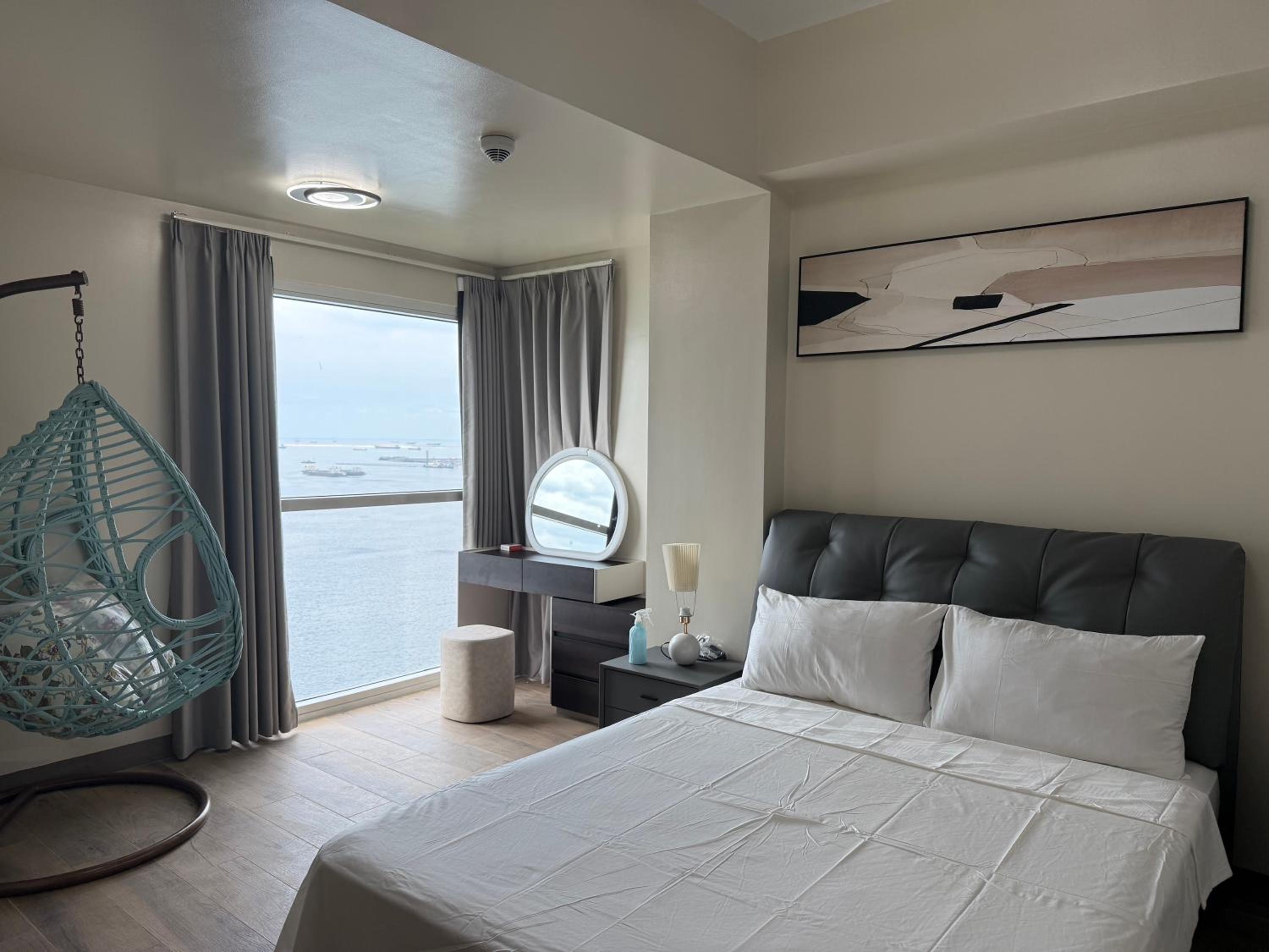 175 Sqm Luxurious Modern 3 Bedrooms Facing Manila Bay Sunset, Airports, Okada, Solaire, MOA