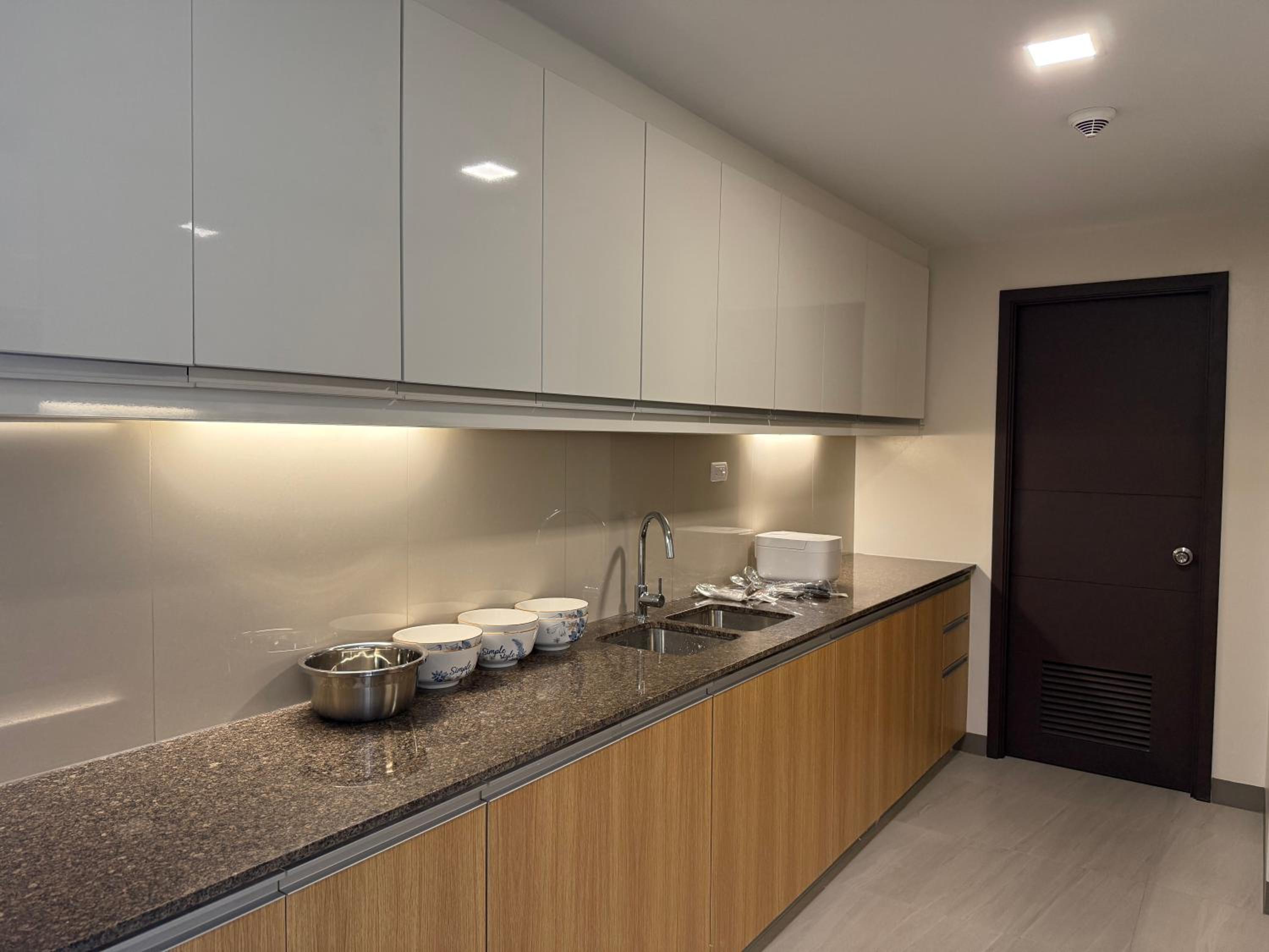 175 Sqm Luxurious Modern 3 Bedrooms Facing Manila Bay Sunset, Airports, Okada, Solaire, MOA