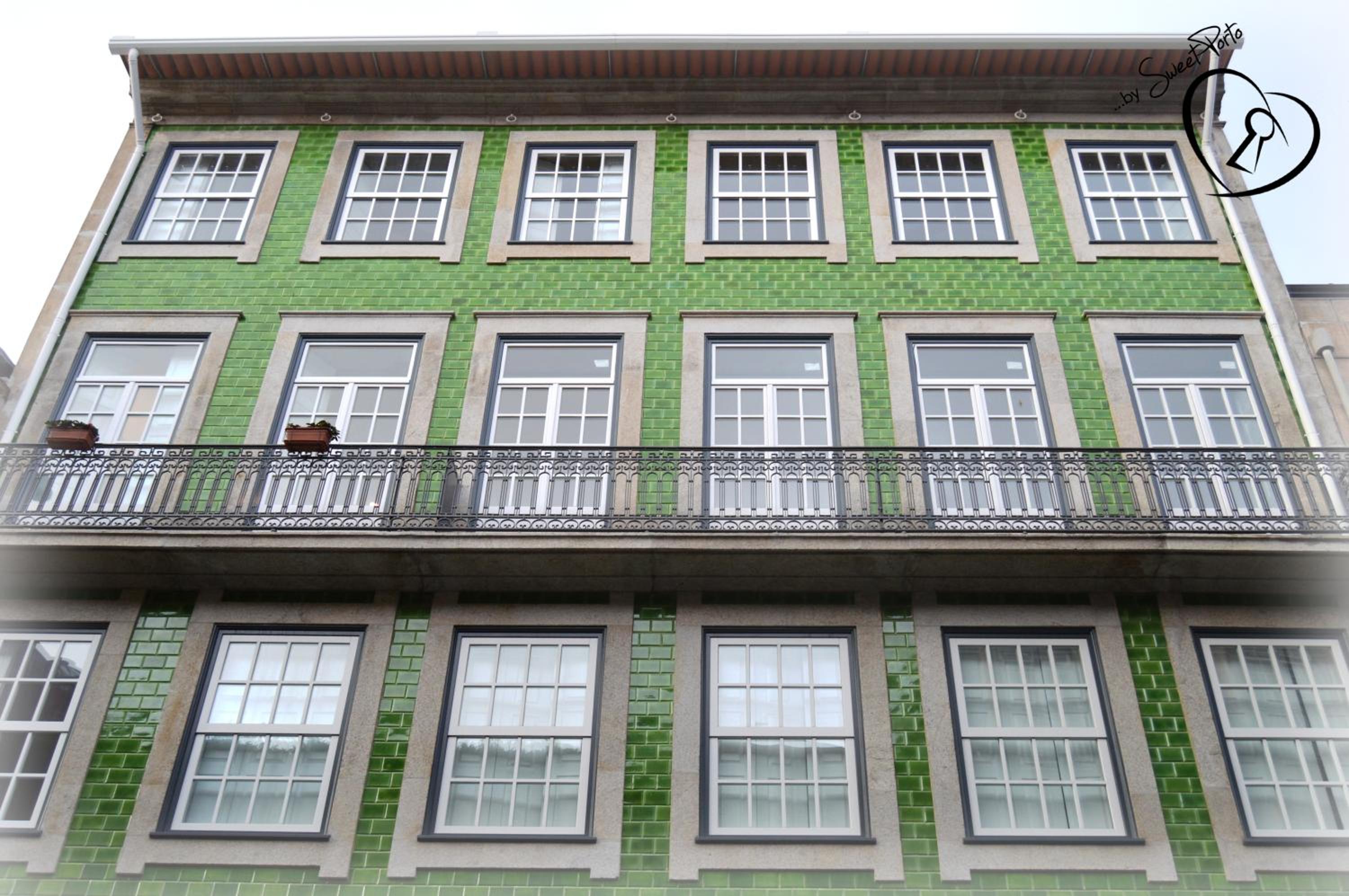 Flores Street Apartments