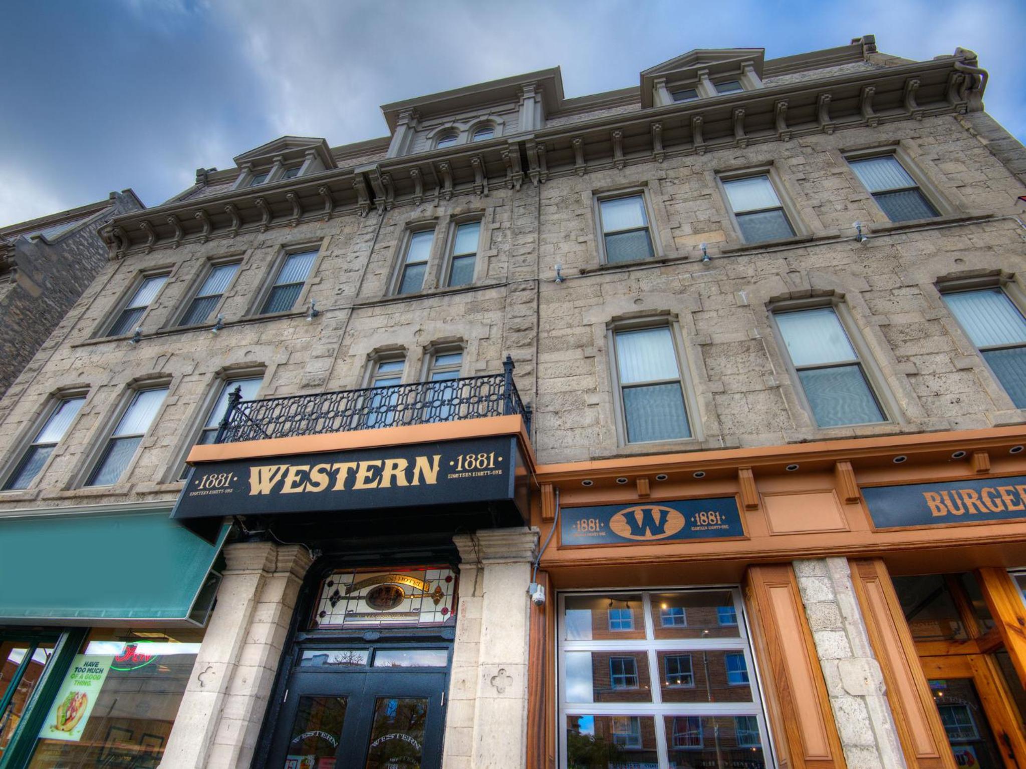 Guelph Vacations - Western Hotel Executive Suites - Property Image 44