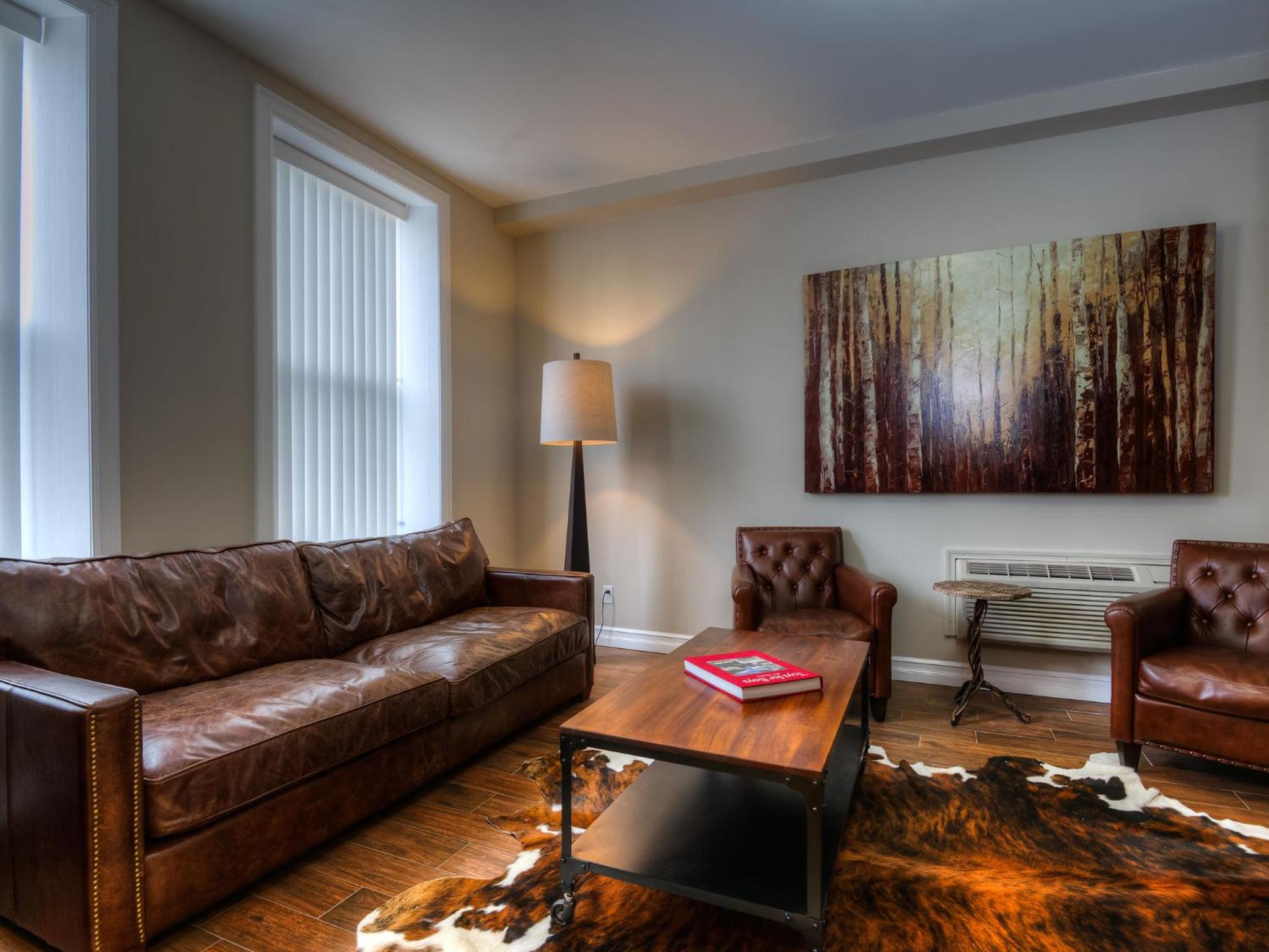 Guelph Vacations - Western Hotel Executive Suites - Property Image 2