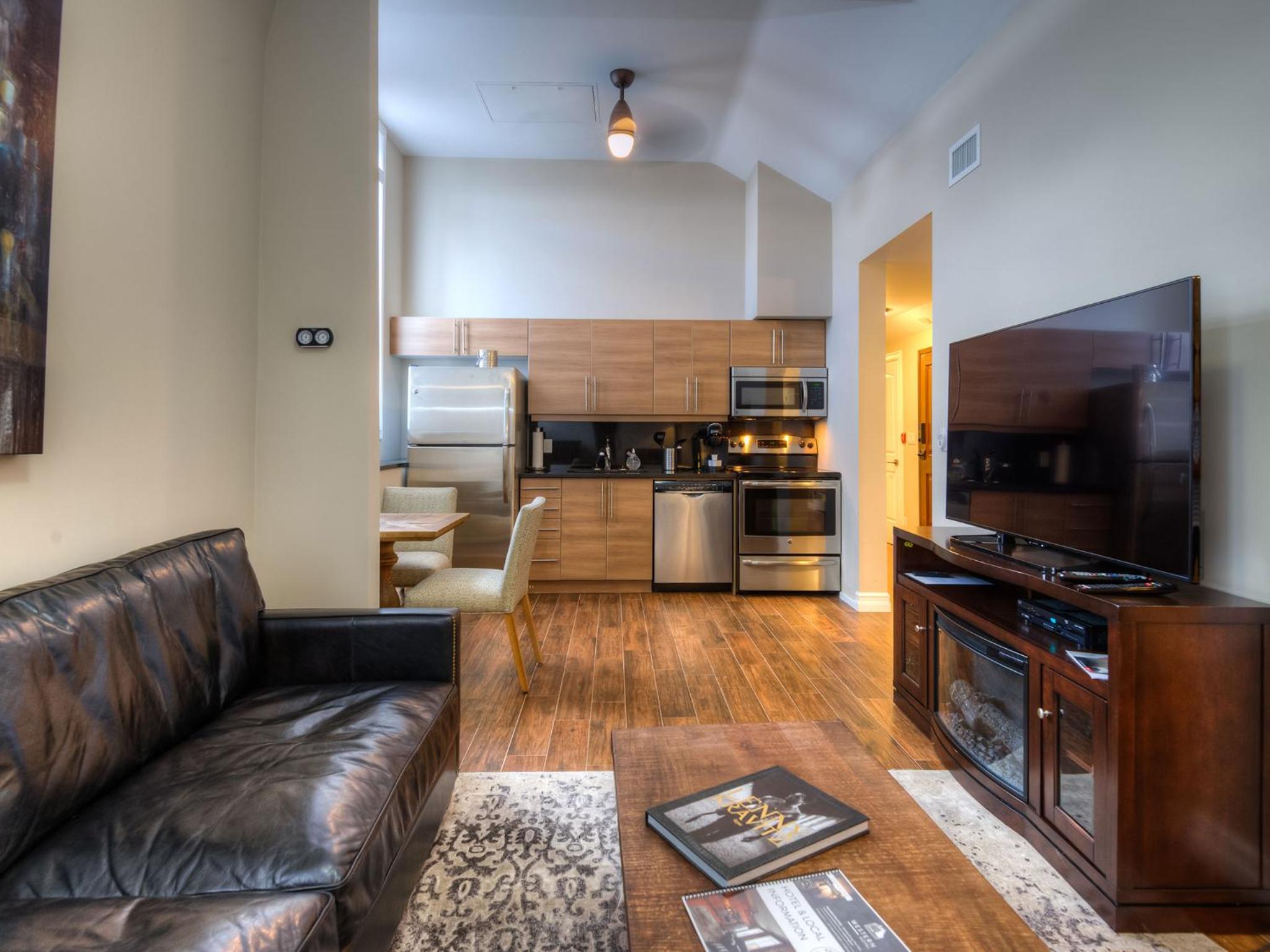 Guelph Vacations - Western Hotel Executive Suites - Property Image 15