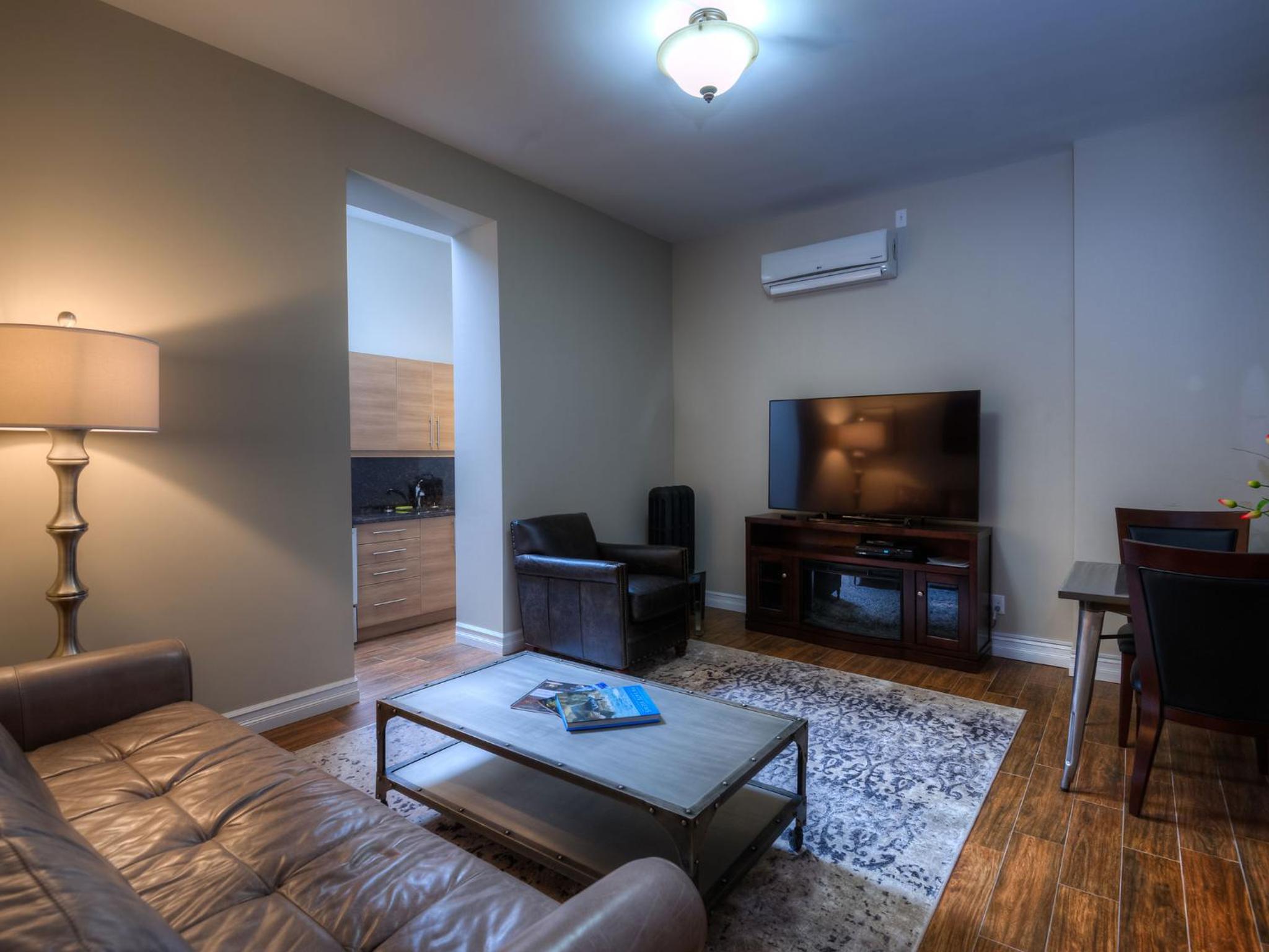 Guelph Vacations - Western Hotel Executive Suites - Property Image 11